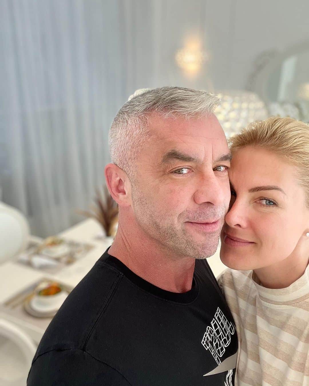 Ana Hickmannさんのインスタグラム写真 - (Ana HickmannInstagram)「Bom dia meu amor!!!! Hoje o mundo comemora o dia mais importante das nossas vidas: seu aniversário 🎁 🎂🎉!!!!! Te amo muito! Você é o melhor pai do mundo!!!!! Feliz aniversário @alewin71 !!!!!! #bday #amor #familia」11月7日 18時20分 - ahickmann