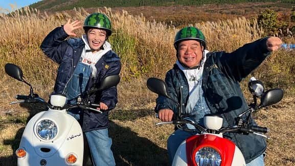 出川哲朗の充電させてもらえませんか？【公式】さんのインスタグラム写真 - (出川哲朗の充電させてもらえませんか？【公式】Instagram)「楽しかった井上咲楽さん＆カンニング竹山さんとの週末のロケから戻りまして…🍉✨✨ 今週放送分を仕上げてます🛵🛵💨  そして！いよいよこの時期くらいから年末年始の足音が…💦 ひぇー“ヤバいよヤバいよ”なりませんように〜🌈  #出川哲朗  #出川哲朗の充電させてもらえませんか  #充電させてもらえませんか  #井上咲楽  #カンニング竹山」11月7日 18時14分 - tvtokyo_degawa