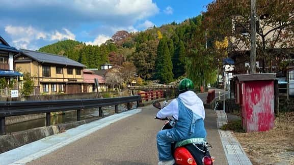 出川哲朗の充電させてもらえませんか？【公式】さんのインスタグラム写真 - (出川哲朗の充電させてもらえませんか？【公式】Instagram)「楽しかった井上咲楽さん＆カンニング竹山さんとの週末のロケから戻りまして…🍉✨✨ 今週放送分を仕上げてます🛵🛵💨  そして！いよいよこの時期くらいから年末年始の足音が…💦 ひぇー“ヤバいよヤバいよ”なりませんように〜🌈  #出川哲朗  #出川哲朗の充電させてもらえませんか  #充電させてもらえませんか  #井上咲楽  #カンニング竹山」11月7日 18時14分 - tvtokyo_degawa