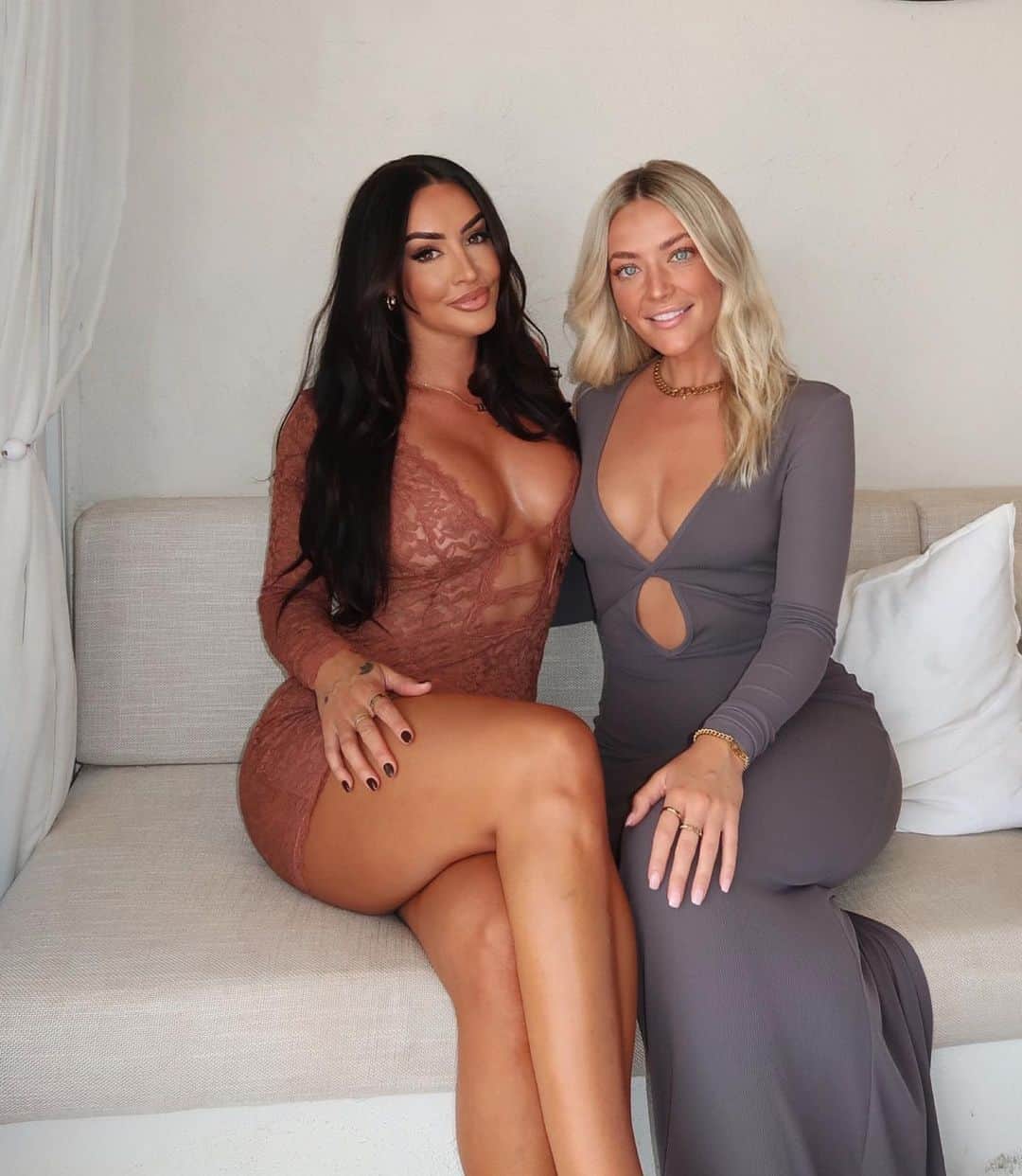 Steph Paccaさんのインスタグラム写真 - (Steph PaccaInstagram)「girls lunches >> @fashionnova 🤎  🔍 Victoria lace mini dress」11月7日 18時16分 - steph_paccaa