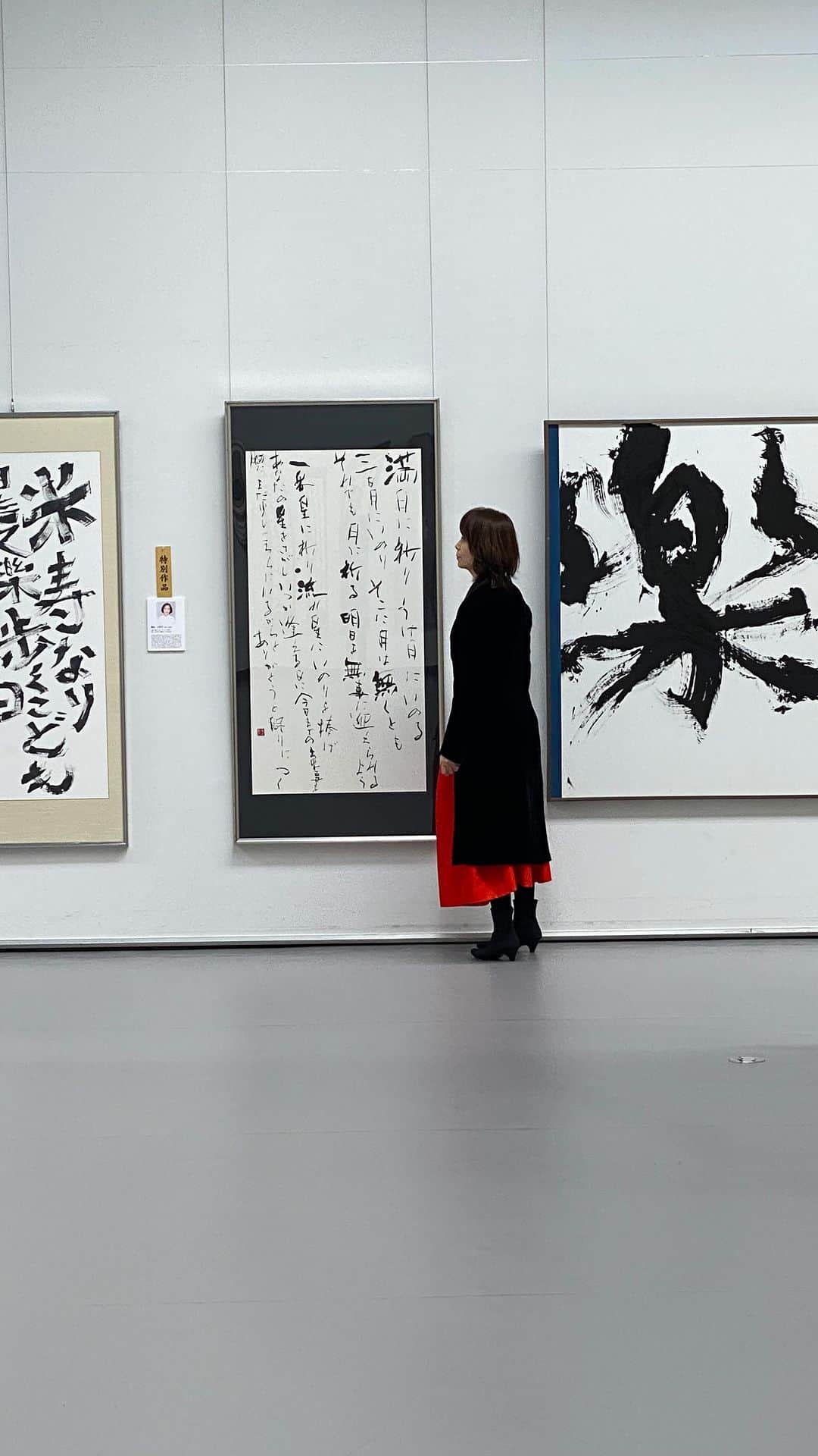 矢野きよ実のインスタグラム：「第40回記念産経国際書展 東京美術館から始まり、京都美術館、仙台、広島と日本を巡回して ついに愛知県美術館での開催です。 嬉しいです！ 名だたる書家、先生方の作品が 愛知県美術館に展示されています。  その中で、私の作品は 特別作品として展示していただいております。なんという名誉な…ありがたいです。 どうか素晴らしい書の世界を お楽しみください。  第40回記念産経国際書展 愛知県美術館8階 10:00〜18:00 (最終日は16:00まで) #yanokiyomi #矢野きよ実 #矢野きよ実の書 #産経国際書展」