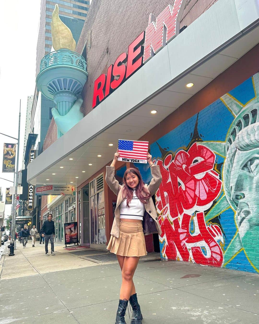 Riho kawaiさんのインスタグラム写真 - (Riho kawaiInstagram)「. New York🗽🇺🇸 大都会でウキウキした✨ ⁡ ⁡ ⁡ ⁡ 📍#America #NewYork 📸#iphonecam ⁡ ⁡ ⁡ ⁡ ⁡ #ピースボート#世界一周#豪華客船#peacebort #peacebort115#ピースボート115」11月7日 18時19分 - ripo0322