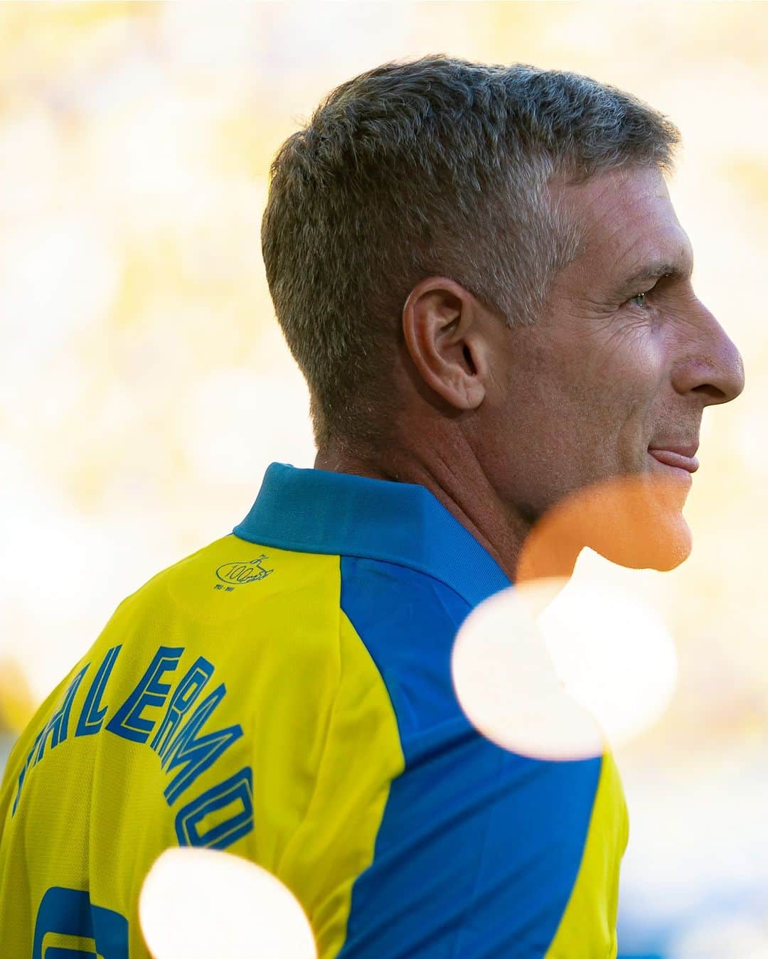 ビジャレアルCFのインスタグラム：「Una de las primeras grandes estrellas del Submarino, leyenda del club y uno de los grandes nombres del fútbol mundial...  ¡Feliz cumpleaños, Martín 'El Loco' Palermo 🇦🇷💛!」