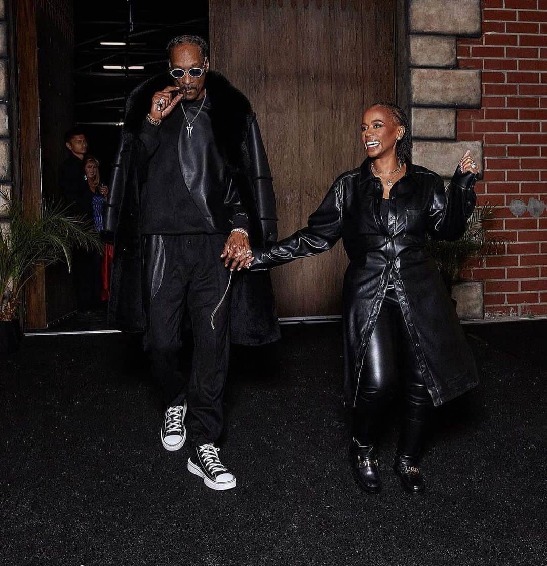 スヌープ・ドッグのインスタグラム：「Happy wife. Happy life. @bosslady_ent  love 2 make ya happy 💖😘🐝🐝✌🏾💕🙏🏾👏🏿♠️」