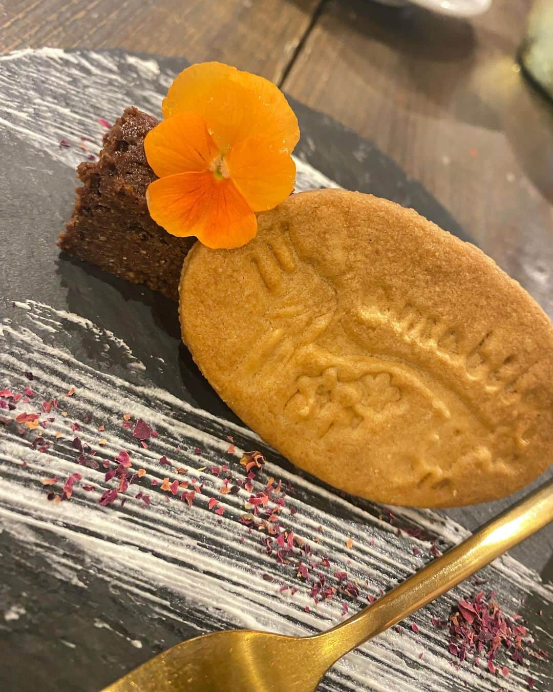 坂口理子さんのインスタグラム写真 - (坂口理子Instagram)「後輩とパスタランチしました🍝  ずっとHKTの話をしていて、、、 りなちは選抜に落ちて落ち込んでいたので りなちの口から出たネガティブな言葉を ポジティブに変える作業を一緒にしてました！ 途中からりなちもポジティブになってました！！！ 後輩みんなみーーーーんな、 ファンのみなさんと一緒に頑張れー！  📍アマービレ　薬院大通  パスタランチとデザートセットを頂きました🍰  #薬院 #薬院ランチ #薬院大通 #パスタランチ #福岡パスタランチ #パスタ #lunch」11月7日 18時25分 - ricopi__hkt48