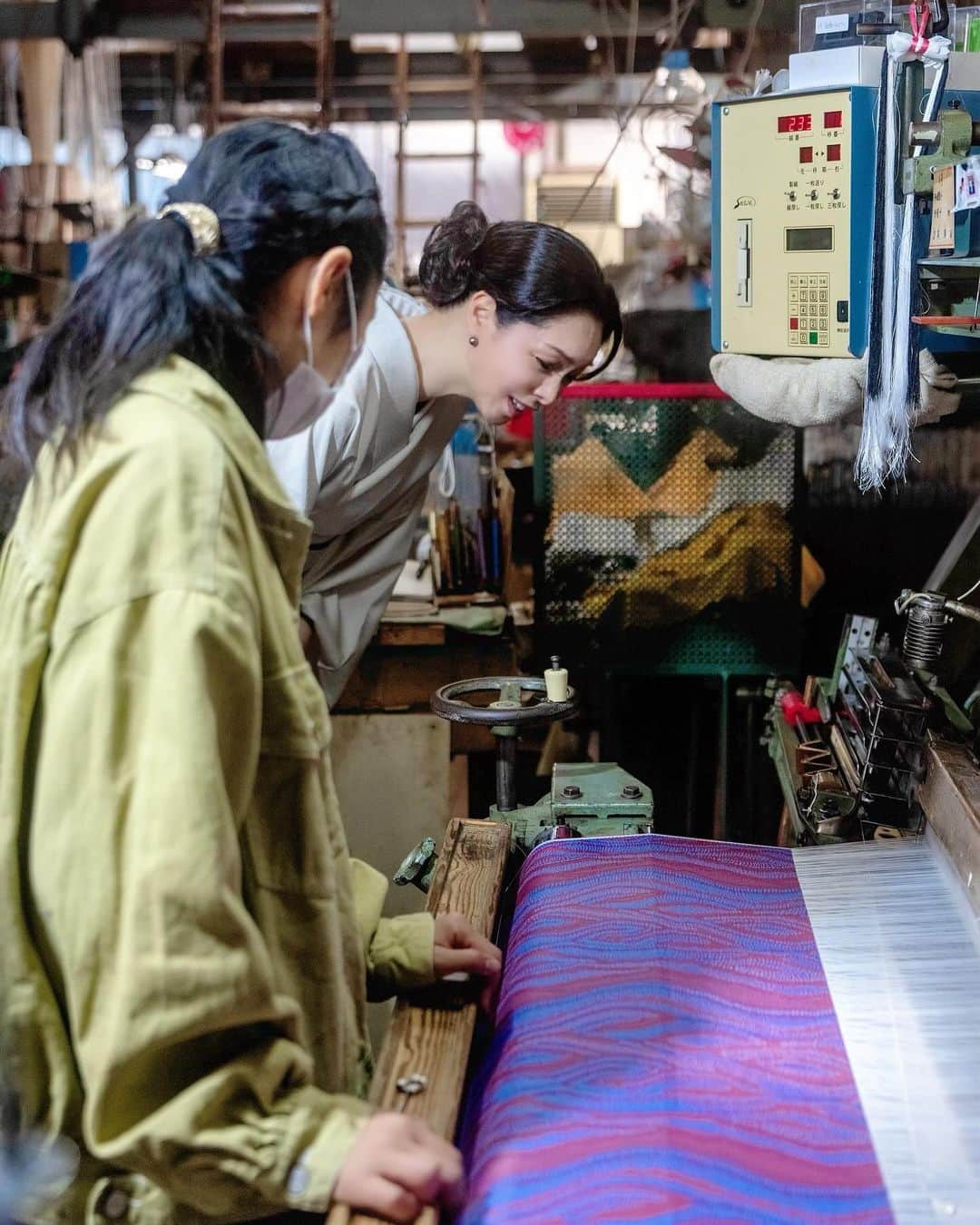 川原亜矢子さんのインスタグラム写真 - (川原亜矢子Instagram)「憧れの西陣織✨ #kyoto #nishijin #nishijinori #kimono #京都 #西陣 #着物 #絹 #カーボンファイバー #フクオカ機業」11月7日 18時25分 - ayakokawahara