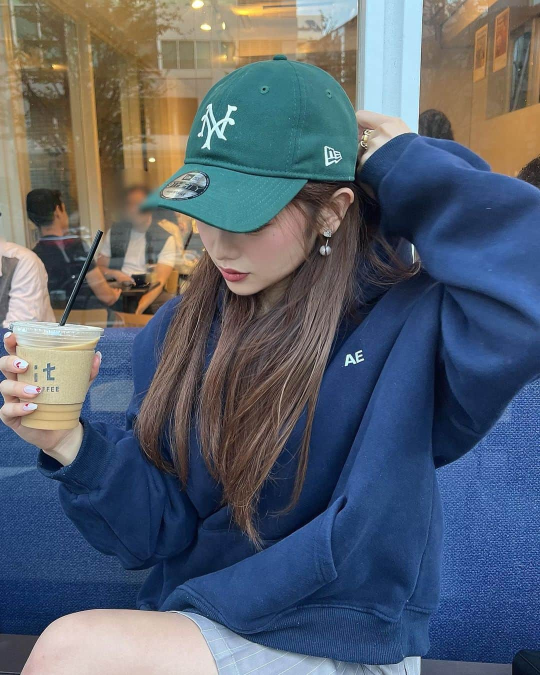 やしろななさんのインスタグラム写真 - (やしろななInstagram)「カフェでお喋りする時間が好き☕️🕰️🤎  アーモンドミルクにハマってる🍼」11月7日 21時00分 - 8467_0