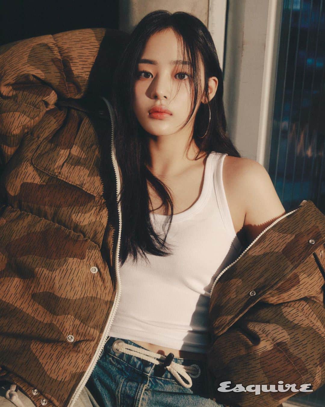 NewJeansさんのインスタグラム写真 - (NewJeansInstagram)「🩶 MINJI @ <Esquire> E ISSUE 11월호  #광고 #moncler @moncler #NewJeans #뉴진스 #MINJI」11月7日 19時10分 - newjeans_official