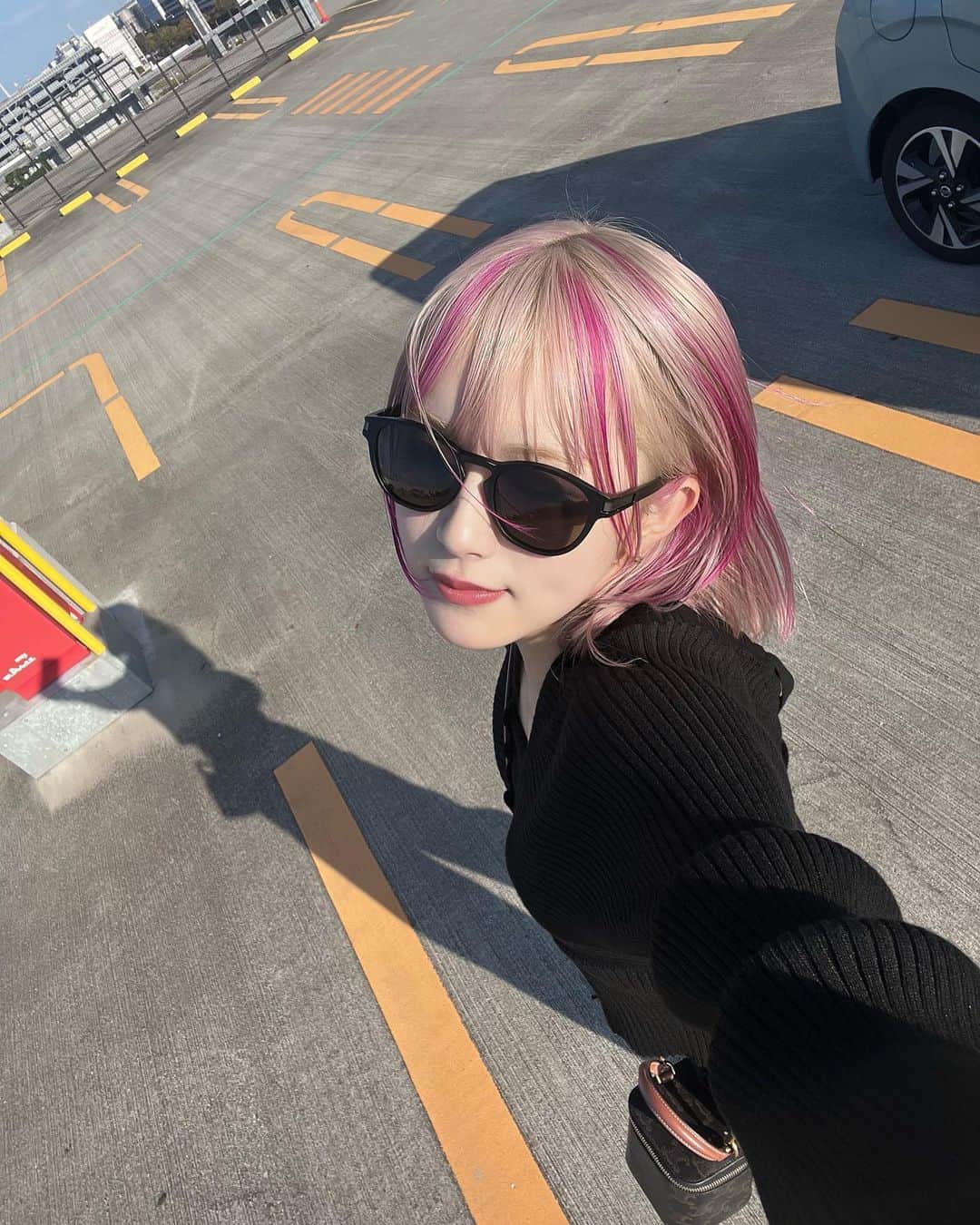 志村美希のインスタグラム：「👅🤍🩷 あったかくてウレシイ 1週間で2回捻挫した. けど癖だからすぐ治る 捻挫は癖になるからみんなは気をつけてね😾❕」
