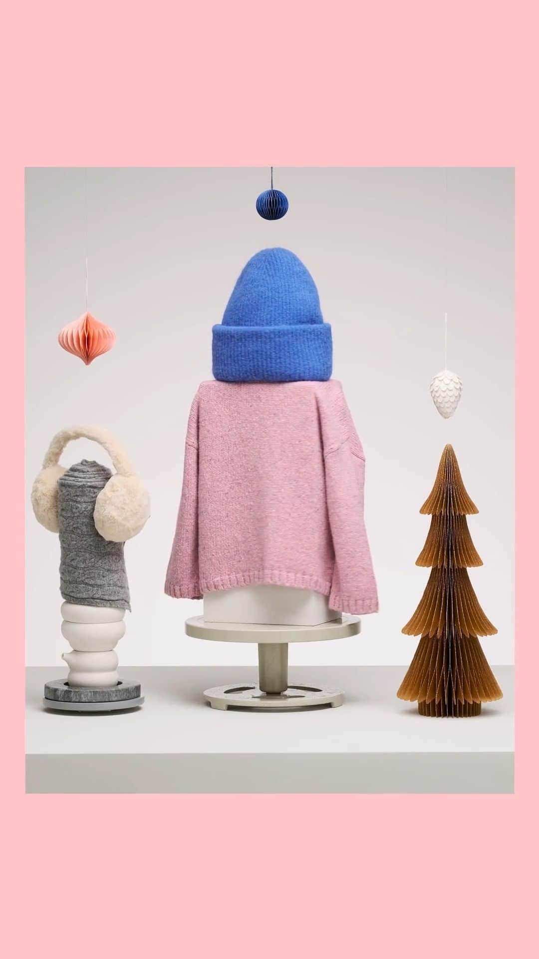 ARKETのインスタグラム：「The ARKET Holiday market, your onestop destination for holiday preparations. Find personal gift ideas and seasonal essentials for women, men, children and the home: link in bio.  - #ARKET」