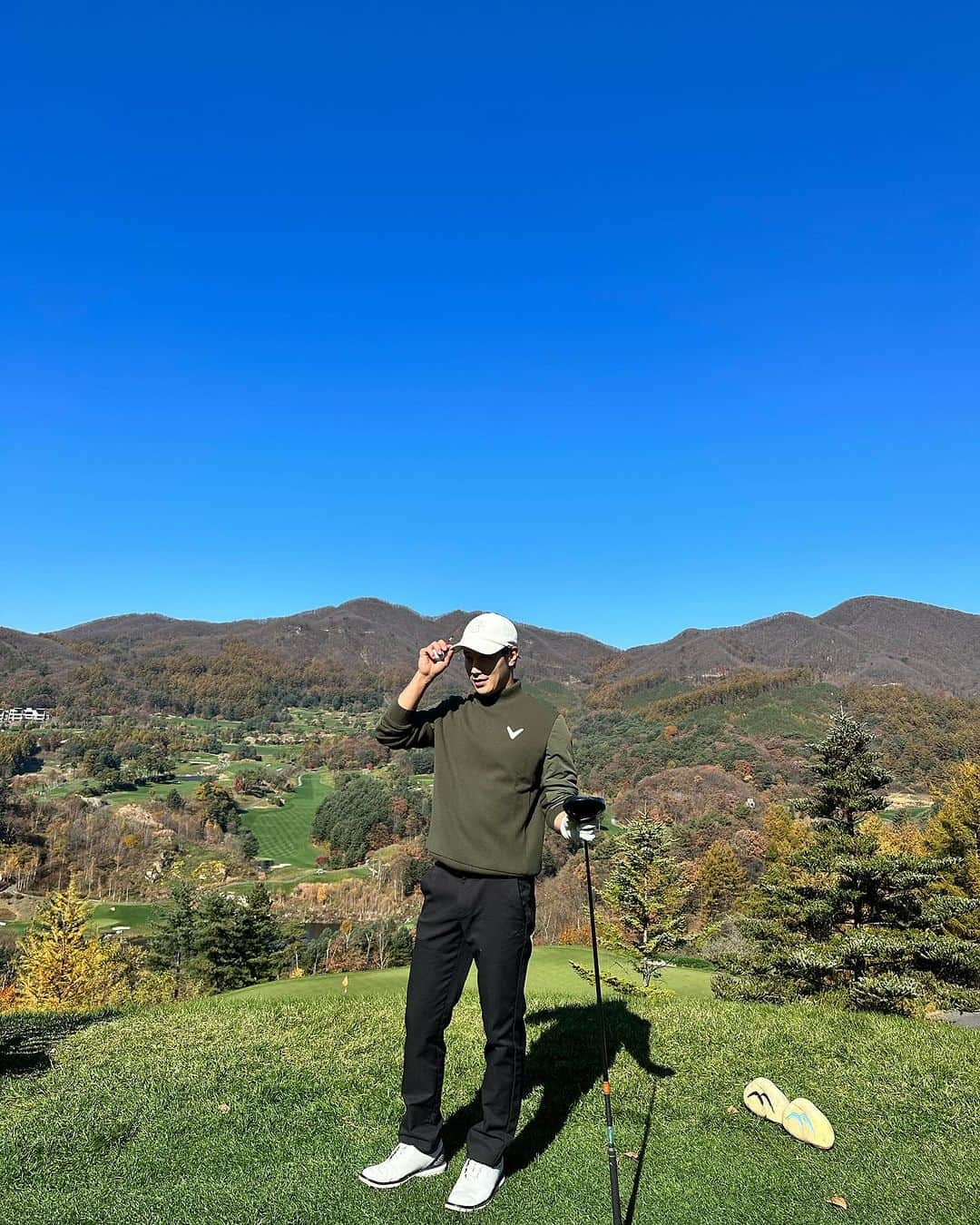 Lee Si-gangさんのインスタグラム写真 - (Lee Si-gangInstagram)「가을이었다...🍁🍂 (가을아.. 아직.,인사도 못했는데...🥺)  秋🍂さよなら。また来年、、  @callawayapparel_korea  #캘러웨이어패럴」11月7日 18時33分 - lee_si_kang