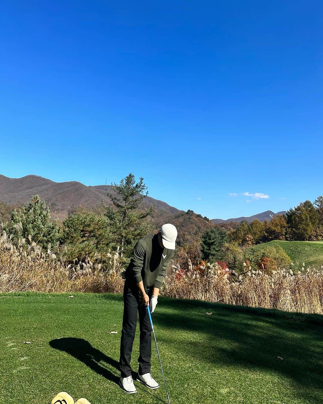 Lee Si-gangさんのインスタグラム写真 - (Lee Si-gangInstagram)「가을이었다...🍁🍂 (가을아.. 아직.,인사도 못했는데...🥺)  秋🍂さよなら。また来年、、  @callawayapparel_korea  #캘러웨이어패럴」11月7日 18時33分 - lee_si_kang