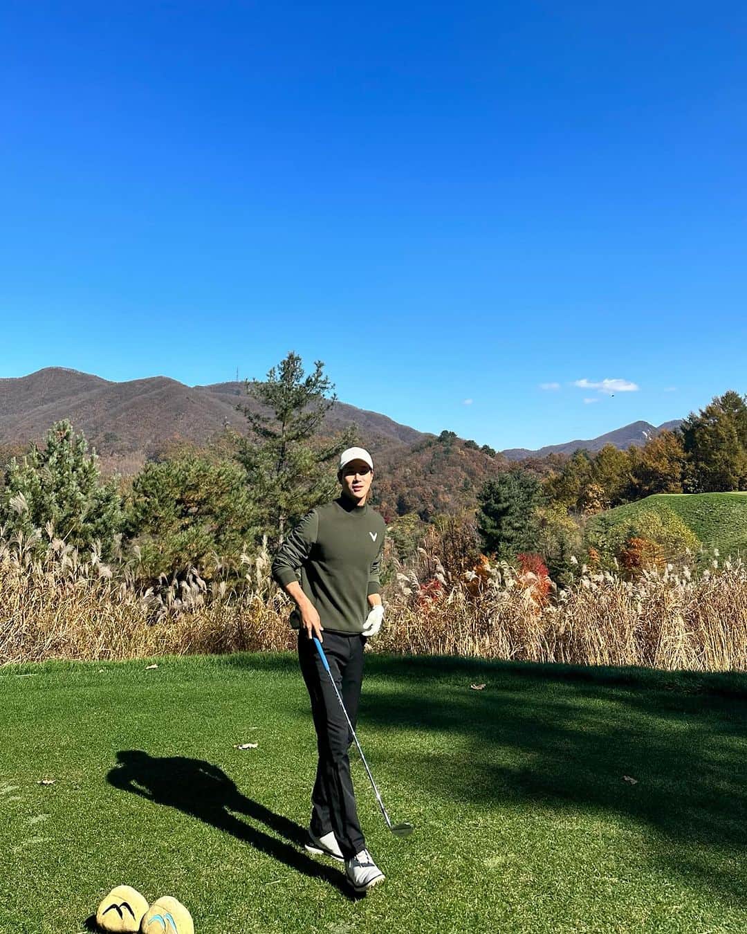 Lee Si-gangさんのインスタグラム写真 - (Lee Si-gangInstagram)「가을이었다...🍁🍂 (가을아.. 아직.,인사도 못했는데...🥺)  秋🍂さよなら。また来年、、  @callawayapparel_korea  #캘러웨이어패럴」11月7日 18時33分 - lee_si_kang
