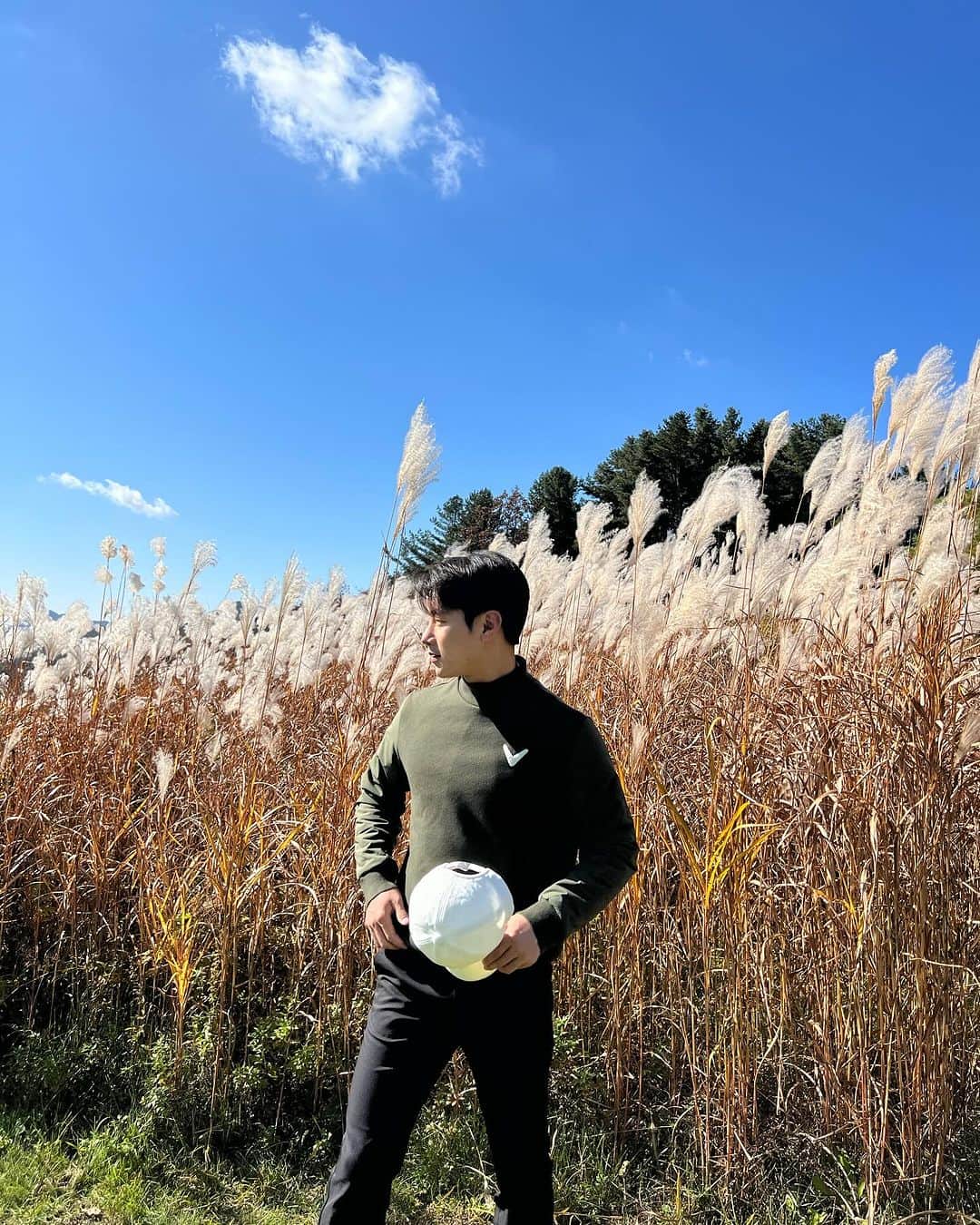 Lee Si-gangさんのインスタグラム写真 - (Lee Si-gangInstagram)「가을이었다...🍁🍂 (가을아.. 아직.,인사도 못했는데...🥺)  秋🍂さよなら。また来年、、  @callawayapparel_korea  #캘러웨이어패럴」11月7日 18時33分 - lee_si_kang
