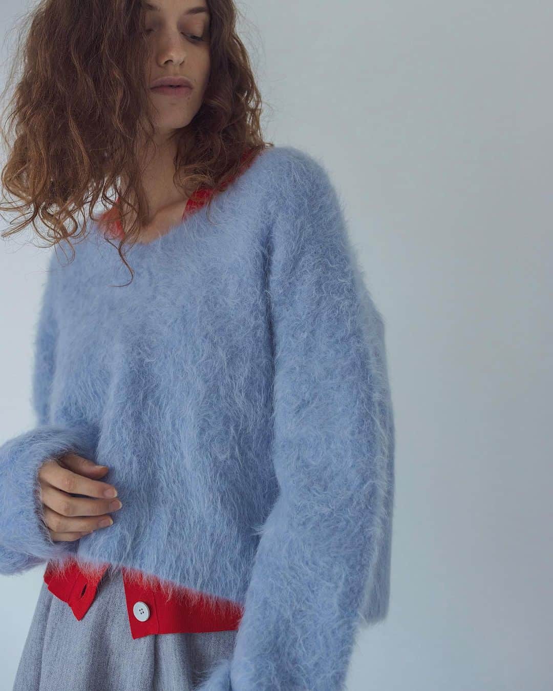 DRESSLAVEさんのインスタグラム写真 - (DRESSLAVEInstagram)「. 【 RECOMMEND ITEM 】  ☑︎ alpaca shaggy v neck pull Color : blue / beige Price : ¥24,200 intax  アルパカシャギー素材を使用したニットプルオーバー。  アルパカ高混率でしっとりと滑らかな風合い且つ、シャギーのふんわり感が魅力。 保温性が高くこれからのシーズンにおすすめ。  Vネックネックとボートネックの前後2WAY仕様で着こなしの幅を広げられる一着です。  商品の詳細はプロフィールのURLよりご覧いただけます。  プロフィールはこちらから ▷  @dresslaveofficial   #DRESSLAVE #ドレスレイブ #dresslave_outercollection23AW #23aw #23autumn #23winter #outer #coat #秋冬 #秋 #冬 #ニット #knit #シャギーニット #vネックニット #カラーニット」11月7日 19時00分 - dresslaveofficial