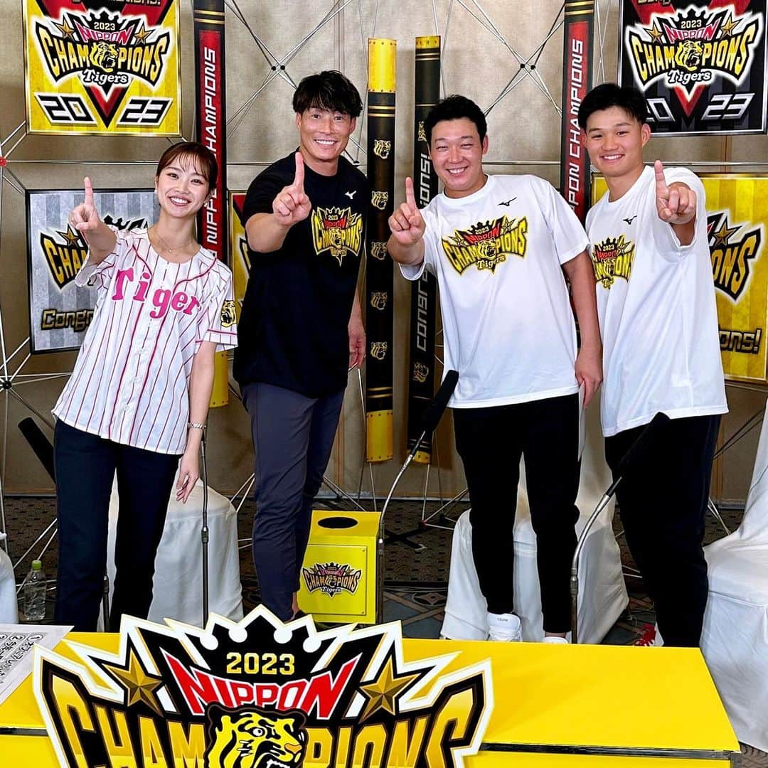 橋本和花子さんのインスタグラム写真 - (橋本和花子Instagram)「* 日本シリーズ・関西ダービーが幕を閉じましたね！ 7試合も痺れる試合を見せて下さった、 オリックスと阪神の選手の皆さま、本当にお疲れ様でした。 試合後、両チームの健闘に対して 両ファンが拍手を送り合う景色が何とも素敵でした。  そして、阪神タイガース38年ぶりの日本一！ おめでとうございます🎊 ビールかけでは、リーグ優勝時以上に喜びが爆発する姿、 その後のインタビューでは、ほっとした表情や 死闘を終えて疲れたという本音、 選手それぞれの背景から生まれる想いを 沢山伺うことが出来ました。 その中で、糸井さんの一挙手一投足に スタジオから直球でツッコむ鳥谷さんの流れが もはやコントのようで楽しい時間でした。笑 　 関西人として夢の対決をお伝え出来たことが嬉しいですし、アナウンサーとして冥利に尽きる、 本当に有難い経験をさせて頂きました🙏」11月7日 18時41分 - wakako__hashimoto