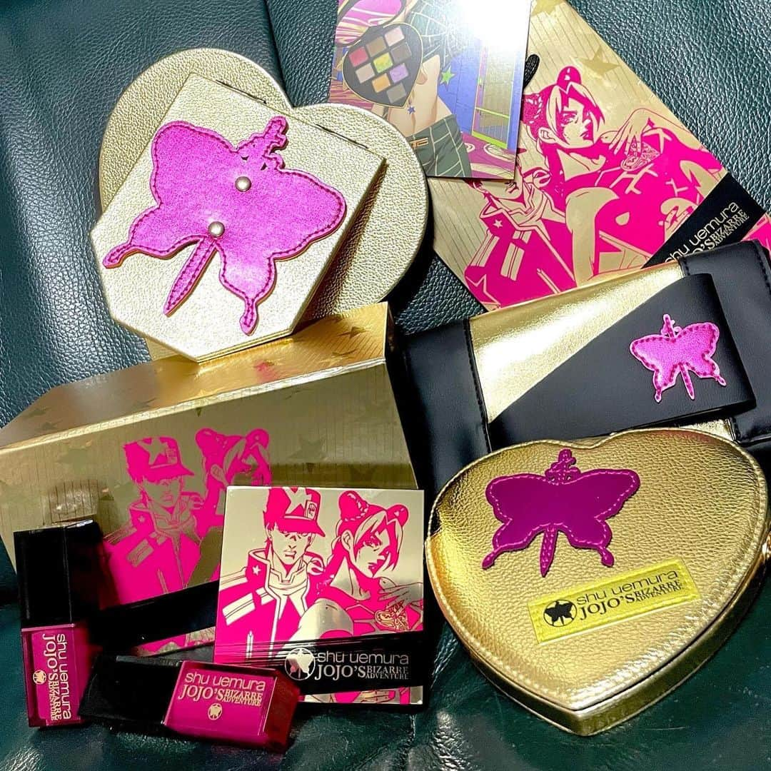 MIOさんのインスタグラム写真 - (MIOInstagram)「. @shuuemura × @jojotheanimation  いっぱい買っちゃった🦋🫧💄 ジョジョすぎる〜可愛すぎる〜〜〜😭  #ジョジョの奇妙な冒険 #シュウウエムラ」11月7日 18時54分 - mio.xx13