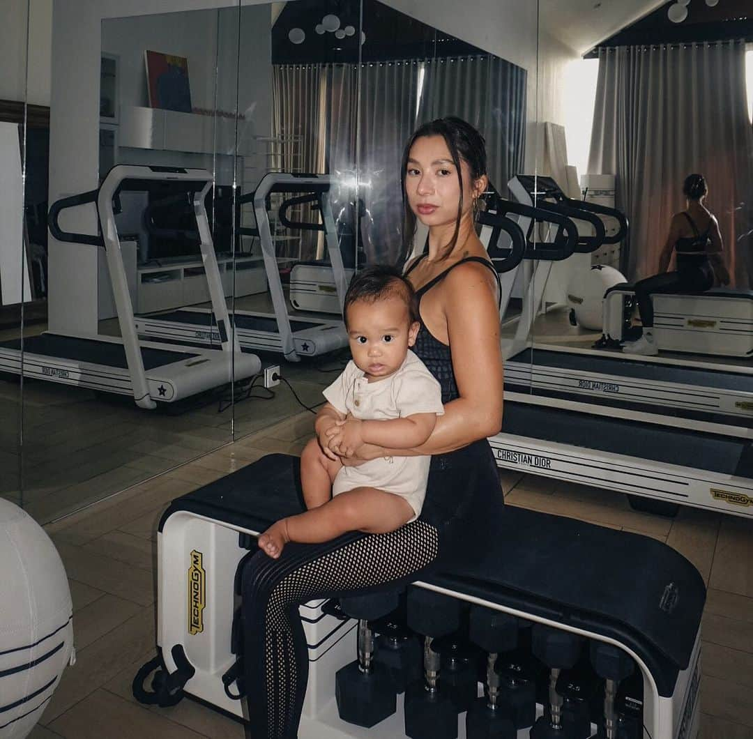 Jennifer Bachdimさんのインスタグラム写真 - (Jennifer BachdimInstagram)「Evenings in @adidasindonesia 💪🏽✨ 🥹  . . Working out with my chic home gym equipment from @technogym @dior is the best ! Get yours now @pqwellness ✨ #fitmom #letsmoveforabetterworld #championstrainwithtechnogym」11月7日 18時51分 - jenniferbachdim