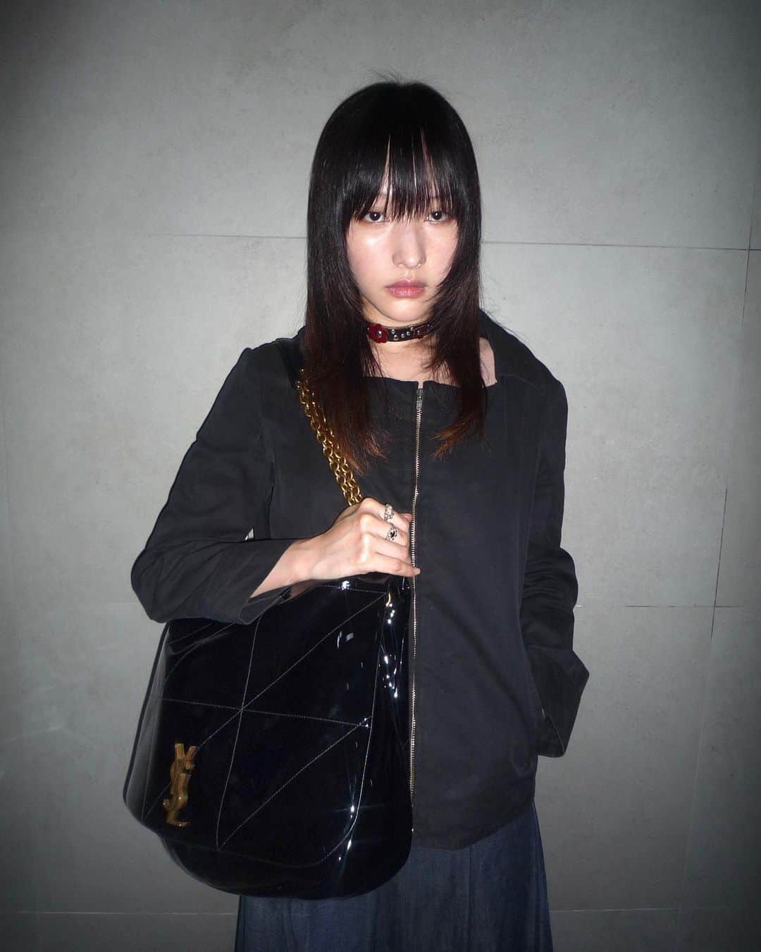 ハンナ・チャンのインスタグラム：「The Jamie 4.3 🖤 @ysl #ysl」