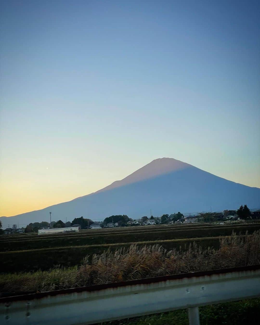 井口卓人のインスタグラム：「86/BRZ Cup最終戦前に良いテストができました👍堤選手、平良選手、僕の3台で模擬レースをできて良かったです😂帰りは集中工事の渋滞で東京まで3時間コース😭」