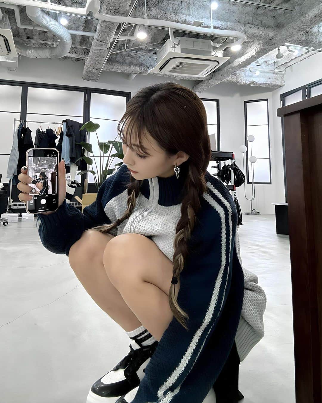 のインスタグラム：「🩵 今日は朝から撮影でした📸  冬服、全部すんごい可愛いかった🥺 待ち遠しいなーッ！ お楽しみにッ⛄️♥」