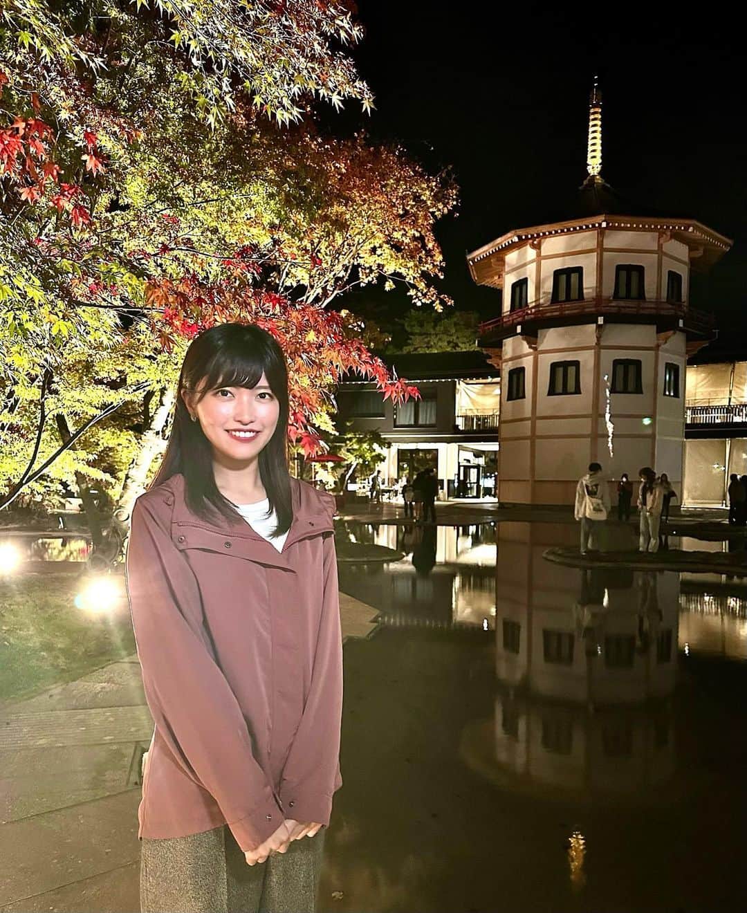 内田有香さんのインスタグラム写真 - (内田有香Instagram)「「松島離宮」紅葉は今週が見頃です🍁 中継で訪れた日は葉の先が赤く染まりはじめ、 絵画のような景色が広がっていました！  11月末まで夜は紅葉がライトアップされ プロジェクションマッピングの演出もされています。 とても綺麗で感動しました☺️  昼夜の違う景色が楽しめる松島離宮ですが 恋人の聖地でもあるんですよ ハートのプールもライトラップされていました💘  #松島　#松島離宮　#紅葉スポット」11月7日 19時30分 - yuuka_uchida_