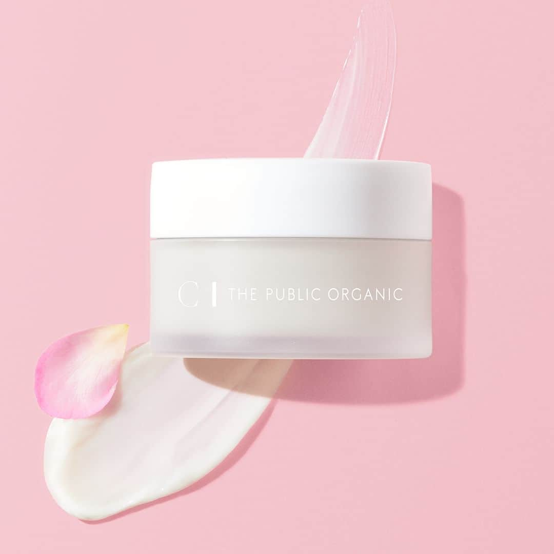 THE PUBLIC ORGANICさんのインスタグラム写真 - (THE PUBLIC ORGANICInstagram)「SYNCHRO BLOOM FLOWER ENRICH CREAM 植物と肌の共鳴。咲き誇る幸せ顔へ  C THE PUBLIC ORGANICから、 花々の知性を凝縮した、幸せ咲き誇る"花油クリーム"が新登場！ もっと強く咲き誇るバルーンスキン*1へ。  _____________________  ☑︎ C THE PUBLIC ORGANIC シンクロブルーム フラワーエンリッチ クリーム 50g / ¥8,800（税込） _____________________  ✔先端サイエンスによって見出された、複数の花のエキスを配合。  肌と共鳴する、「シンクロブルーム」シリーズ共通成分「プリムラエキス*2」「黒チューリップエキス*3」を配合。さらに、クリームで新たに、プロヴァンスローズの花びらから抽出されたエキス*4を配合。 外的ストレスでしぼんだ肌*5をふっくらなめらかに整え、もっと弾むようなバルーンスキン*1を目指します。  ✔ 自然と口角が上がる華やかなウォームフローラルの香り  香りは、自然と口角が上がる華やかなウォームフローラルの香り。 瞬間的に花々に包まれる心に響く精油の香りは、深みがありながら華やか。朝晩のスキンケアで日々の忙しさを癒し、幸福感で満たされたやわらかな表情を引き出します。  #CTHEPUBLICORGANIC​ #シーザパブリックオーガニック​ #シンクロブルーム  ............​  #オーガニック #オーガニックコスメ #ナチュラルコスメ #精油美容 #精油の力 #美容クリーム  *1 潤いに満ちたふっくら弾むようなハリのある肌のこと　*2 セイヨウサクラソウエキス(保湿成分）　*3 チューリップ花エキス（保湿成分）　*4 センチフォリアバラ花エキス（皮膚コンディショニング成分）　*5 乾燥による肌のハリ不足のこと」11月7日 18時54分 - thepublicorganicofficial