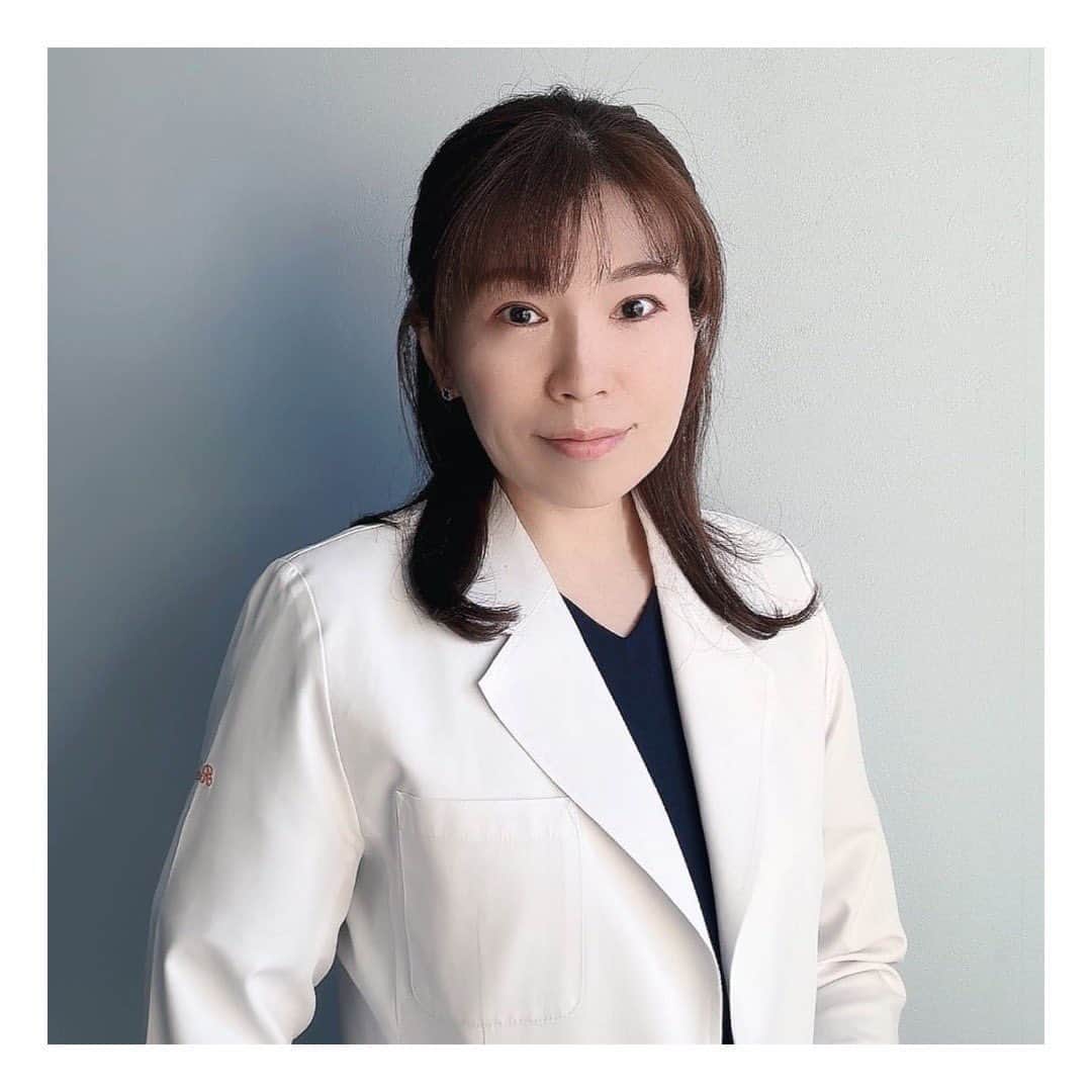 徳山沙季さんのインスタグラム写真 - (徳山沙季Instagram)「. 美容に特化したアミノ酸サプリメント「麗アミノビューティー」を飲み始めましたꕤ 美容皮膚科医である「Dr.Reiko」こと前田麗子先生（☞2枚目）が開発したサプリメントです。 . サプリメントには先生注目のタンパク質「ケラチン」と「コラーゲン」が含まれていて どちらも髪の毛やお肌、爪にとって欠かせない成分です◎ １日１本を目安に、好きなタイミングでお水と一緒に飲んでいます。 個包装で持ち運びもしやすいです♩ なかなか食事だけで補うのが難しいのでこうやって手軽に補えるのは嬉しいです/ . 初回購入限定で1個のお値段でもう1つついてきます𓇼 . . @maedaseikei_biyouhihuka  #PR #DrReiko #前田麗子 先生 #麗アミノビューティー  #日本皮膚科学会認定皮膚科専門医 #アミノ酸サプリメント」11月7日 19時04分 - saki.whitesnow