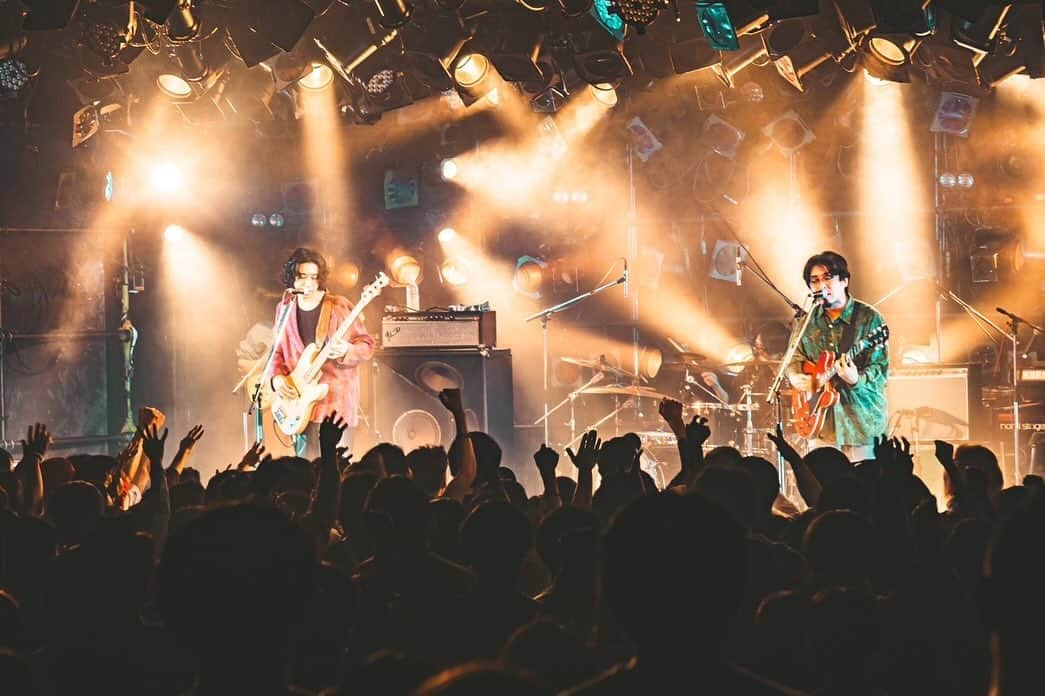 ズーカラデルさんのインスタグラム写真 - (ズーカラデルInstagram)「. 【LIVE📷】 2023.11.6 FINLANDS TWO-MAN LIVE TOUR “kolmio”  at SHIBUYA CLUB QUATTORO ありがとうございました！  Photo by Chihiro （ @chiro1203.jp ）  来年3月-4月開催 ズーカラデルの全国ワンマンツアー"太陽旅行" 現在チケットOfficial先行受付中です！全国11都市12公演！ 11/19までとなってますので、お早めにどうぞ〜！  チケット申し込みリンクはストーリーからどうぞ！」11月7日 18時58分 - gooutzoo