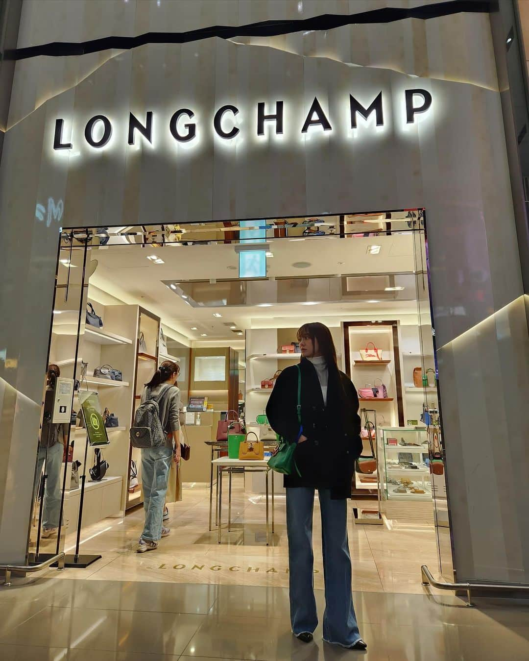 キム・セジョン（Gugudan SeMiNa）さんのインスタグラム写真 - (キム・セジョン（Gugudan SeMiNa）Instagram)「@Longchamp #LongchampxRobertIndiana #LongchampLOVE  © Morgan Art Foundation, LLC. Licensed by Artestar, New York.」11月7日 18時59分 - clean_0828