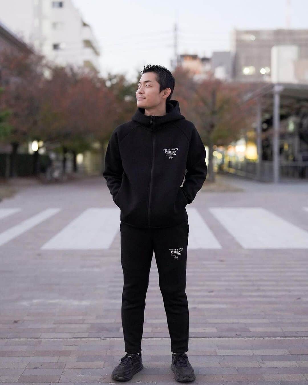 上田剛史のインスタグラム：「本日23時〜 fifty fifty percent新作発売 是非ご検討ください。  @rich.lemonade  購入リンク  https://richlemonade.thebase.in/」