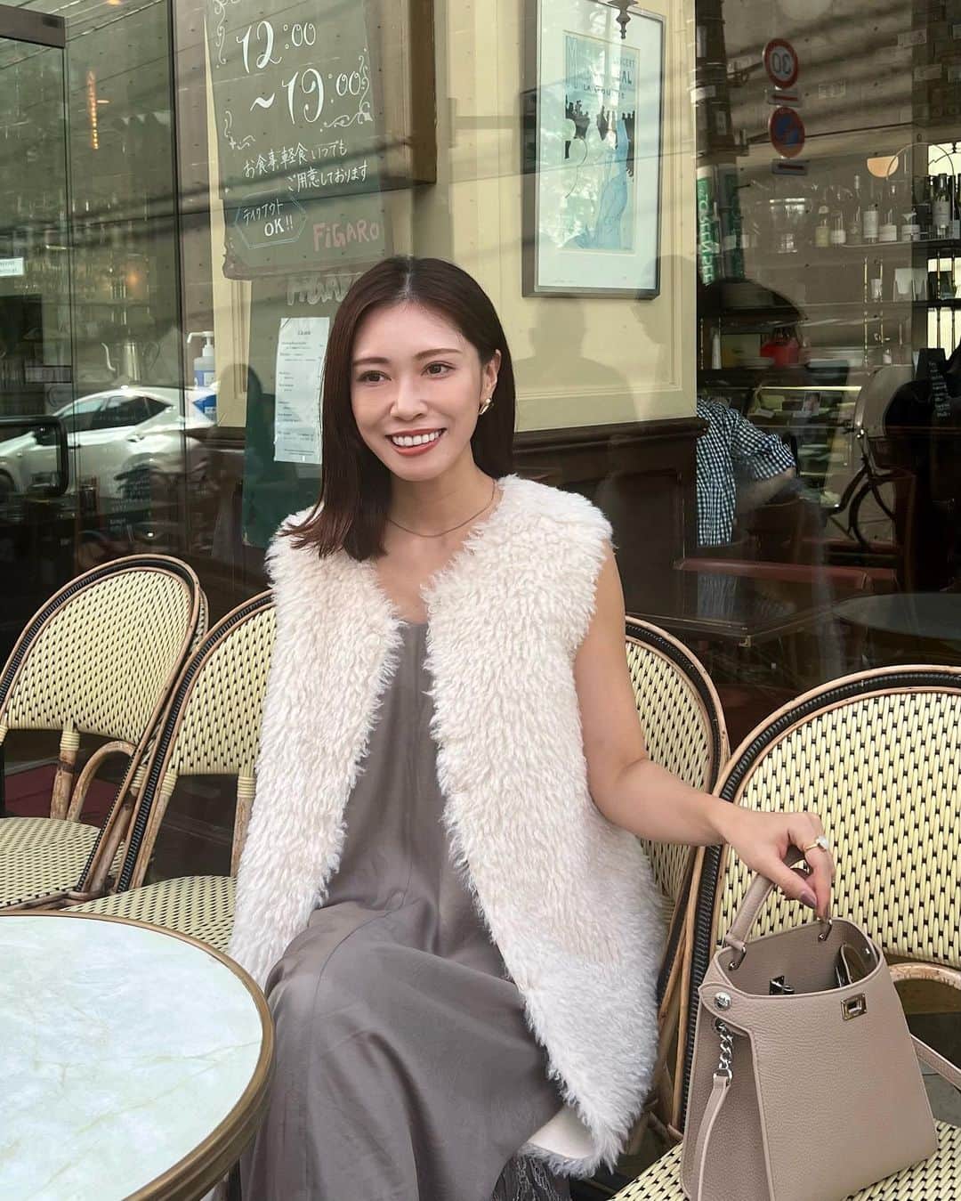 石黒美帆さんのインスタグラム写真 - (石黒美帆Instagram)「. 10月いろいろ🍂 旅行前にと駆け込んだ美容もまとめて。♡ ⁡ @yagbeauty_official  のんびり通い続けているクリニック。 レーザートーニングでニキビ跡や薄いシミくすみを飛ばしてもらってます😊 最近お肌荒れ気味だったので、プラズマシャワーも追加。 今回はハリを期待して同時にエラスチンも入れてもらいました🫶🏻 通ってるといいながら半年以上も開いてましたが‥🫢 いつも待ち時間なく駅近スムーズでほんと通いやすい！ ⁡ @laube_eyelash  まつげパーマ人生2回目だったんですが ぐっすり寝てるうちにすごーく綺麗に施術して下さってて感激！ @maruyumi ちゃんがオーナーを務めるサロン。 店内も可愛らしくて本当にやってもらって良かったです♡ ⁡ @tsubasa__hasegawa  いつもお任せでメンテナンスをお願いしてます☺️ スタイリングしやすくツヤ髪にして下さる🤲🏻 ストレートもオススメです♡ ⁡ ⁡」11月7日 19時02分 - miho_ishiguro