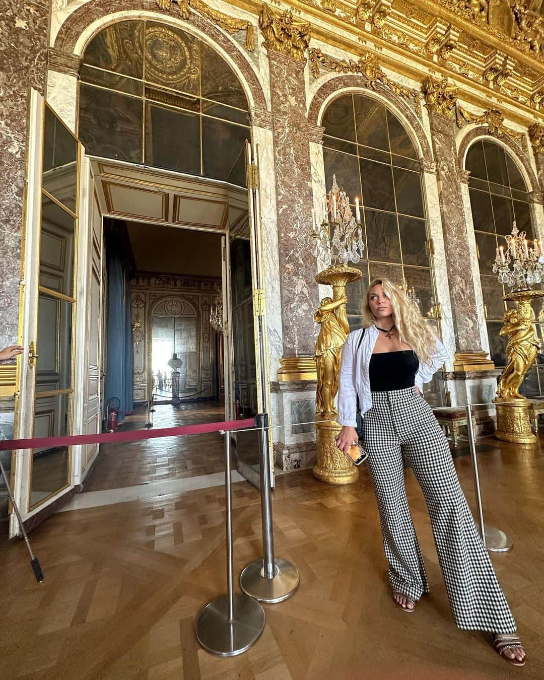 Sydney A Malerさんのインスタグラム写真 - (Sydney A MalerInstagram)「Ok last one I swear lol-  At the palace of Versailles & the opera. 🤓 The Opera House was SO COOL! It was hot as hell 😂 but so cool! The palace of Versailles I could have done better, I went at the wrong time of day. I suggest going in the late afternoon& wearing running shoes for the gardens. & skip the house if you’re claustrophobic.  For anyone who say this before fixing the last word- I said that last word into my phone- I blame my phone for that. 😂but as my family gave me shit for, I did look at it & still posted it 😂😂😂😂😂 I just post without a care in the world or double checking EVER!」11月8日 5時52分 - sydneyamaler