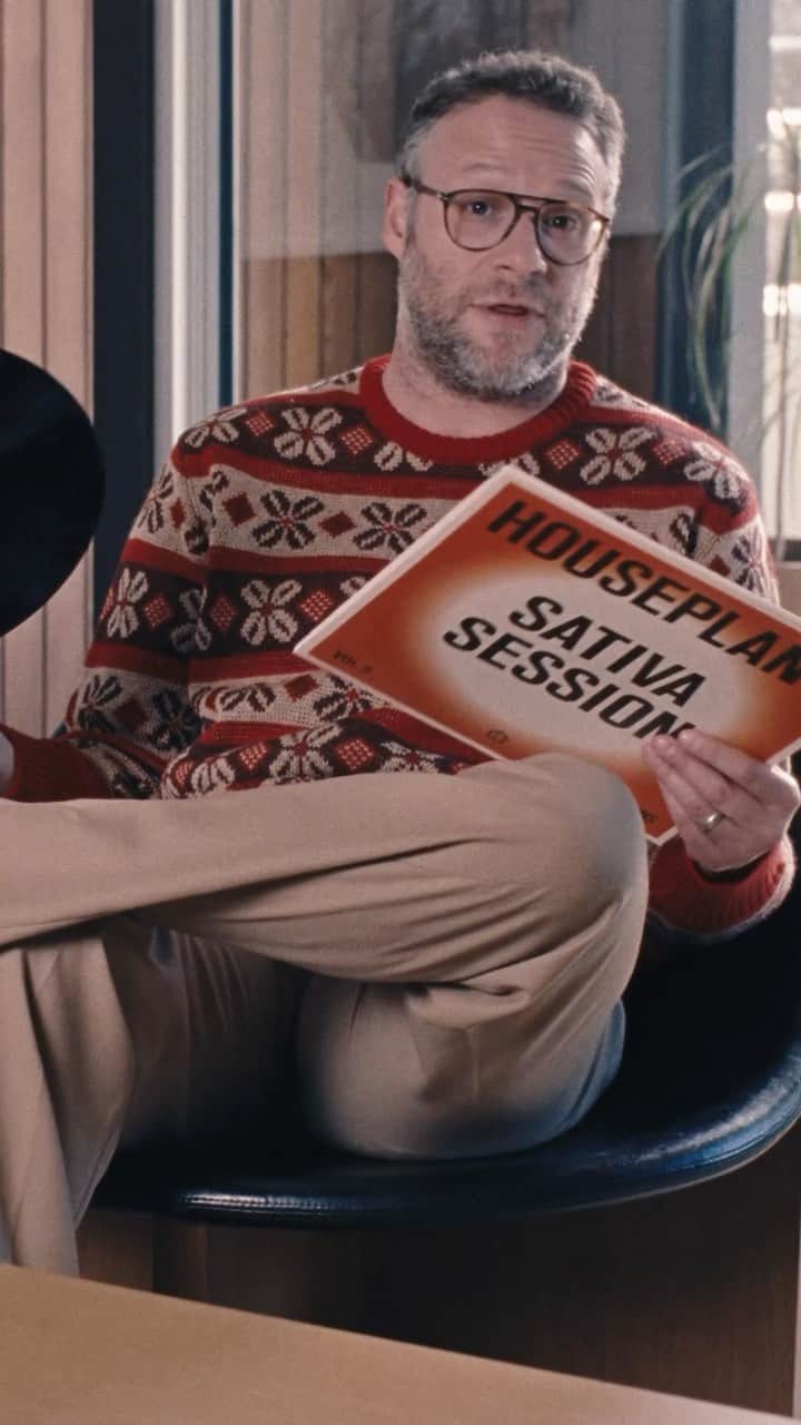 セス・ローゲンのインスタグラム：「@houseplant and I joined @mrporter for their November cover story to share how I handle hosting for the holidays. Read the full story https://mr-p.co/SethRogen」