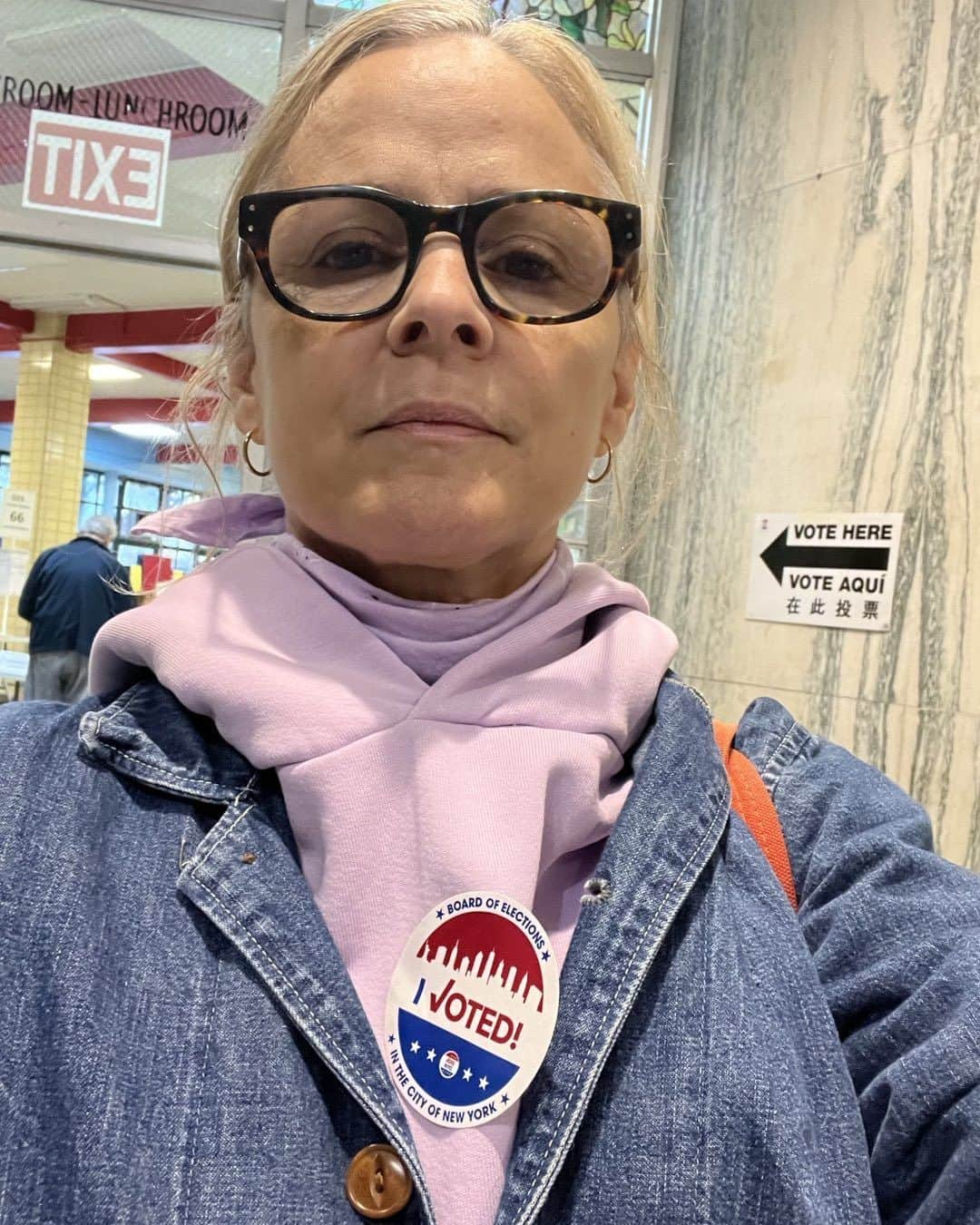 エイミー・セダリスさんのインスタグラム写真 - (エイミー・セダリスInstagram)「#VOTE」11月8日 4時32分 - amysedaris