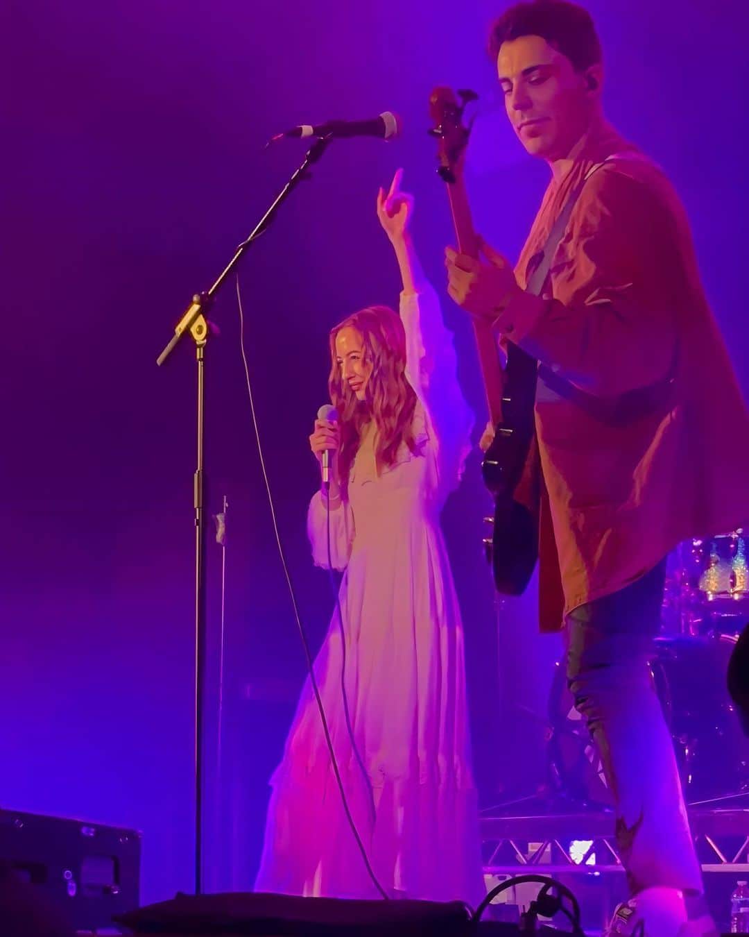 ベッキー・クルーエルのインスタグラム：「✨10 years of All The Lights In The Sky✨  Being a featured artist on @area11 incredible album all those years ago was such an honour, and earlier this year it was even more of a privilege to join them on stage to sing our song together Shi No Barado in London for their tour 🎤 !!  This was a huge test for my confidence but I was so proud and pleased to be able to do it plus I had my friends supporting at my side! 🫶 and an amazing crowd singing all the words with me 😭  I’ll be joining them again THIS SATURDAY in Leeds 📍 @area11 for the last tickets left! 🌌」