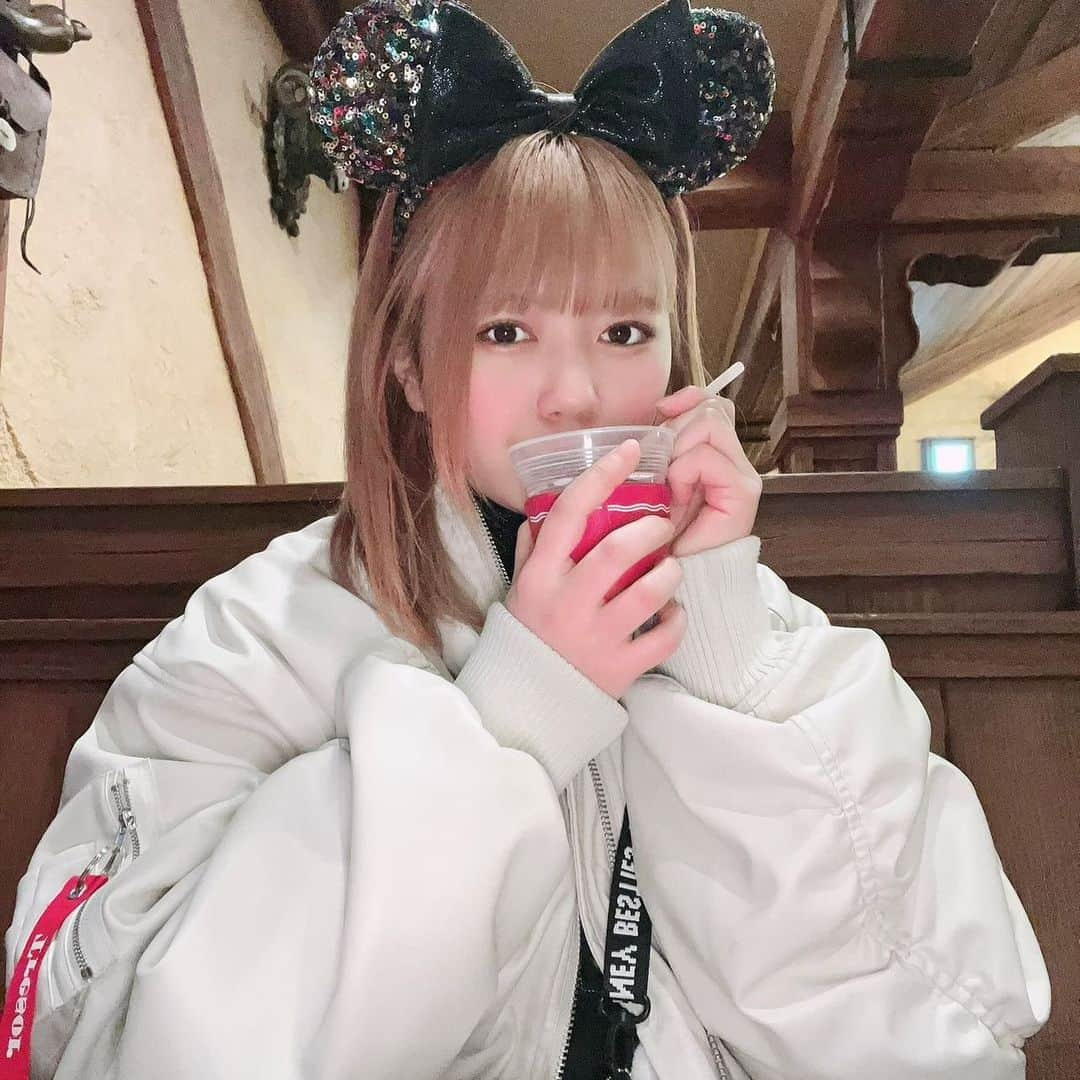 桜田アンナのインスタグラム：「うう、ディズニー行きたい  #ディズニー　#ディズニーランド　#美女と野獣  #ファンタジーランド」