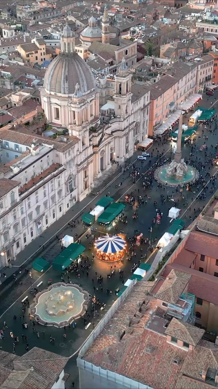 Instagramersのインスタグラム：「@igersroma remembering Piazza Navona in Christmas 😍🎄🎁  Reel by @giorgioteti  Selected by @matteoacitelli  #igersroma #romeitaly #italia #roma #natale #natalearoma #piazzanavona #rome #romeitaly🇮🇹」