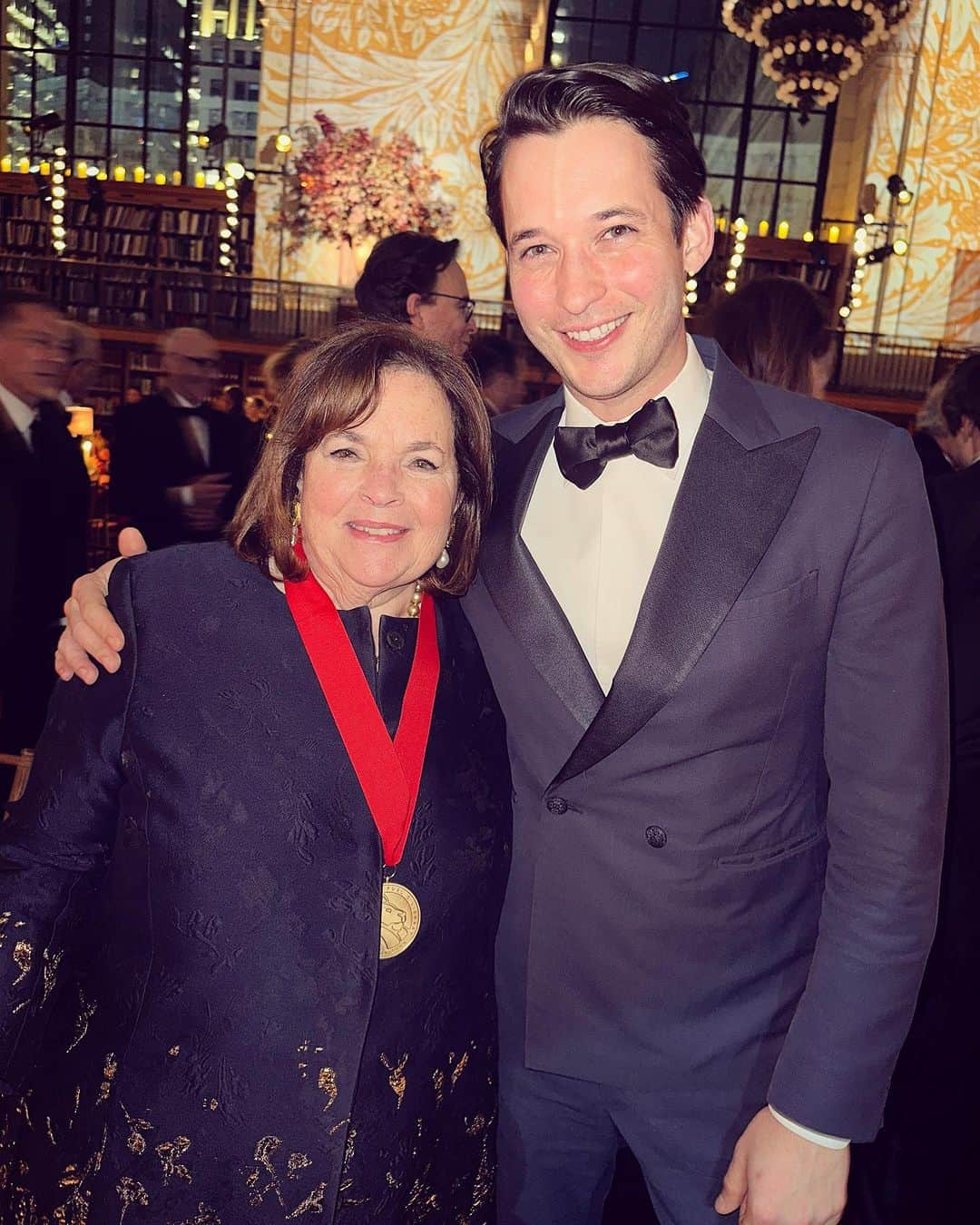 デレク・ブラスバーグのインスタグラム：「Nick has never asked for a pic with a celebrity. (I cannot say the same.) But last night, when he met his culinary icon/dessert inspo @inagarten at the New York Public Library, he looked happier than a Christmas ham and I got this shot 🥰」