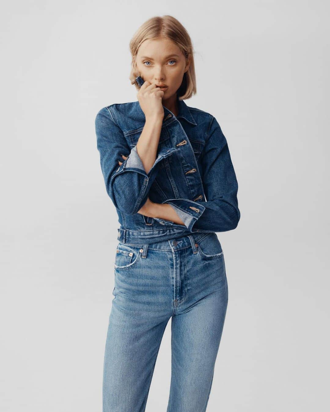 GAPさんのインスタグラム写真 - (GAPInstagram)「Timeless by design with classic stitching, signature hardware, in 100% authentic denim. The Icon Jacket on Elsa Hosk.  Link in bio to explore the full outerwear collection.」11月8日 5時04分 - gap