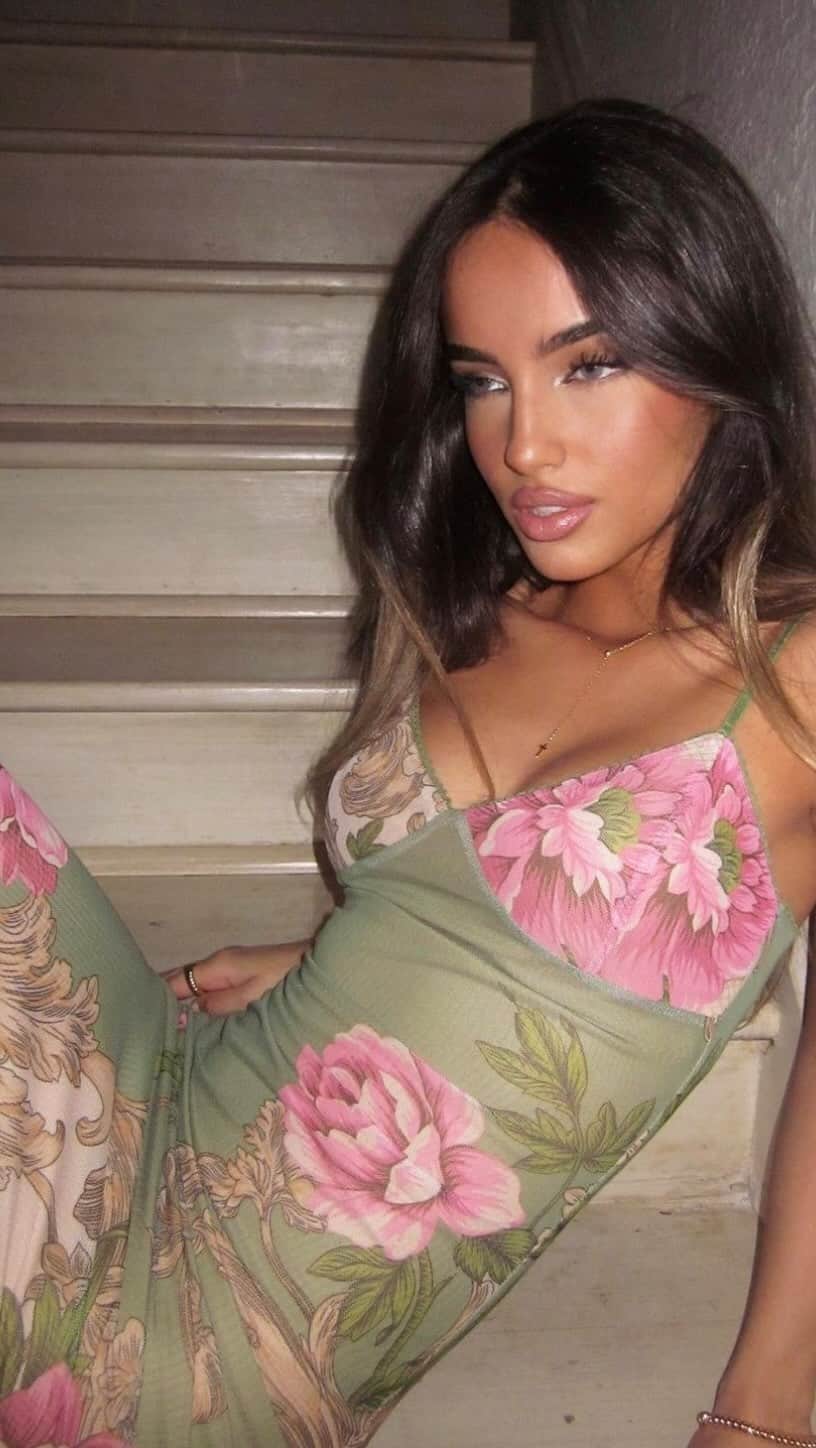 tiger Mistのインスタグラム：「@ella.christo_ stuns in our Juliana dress 💗 shop via link in bio」