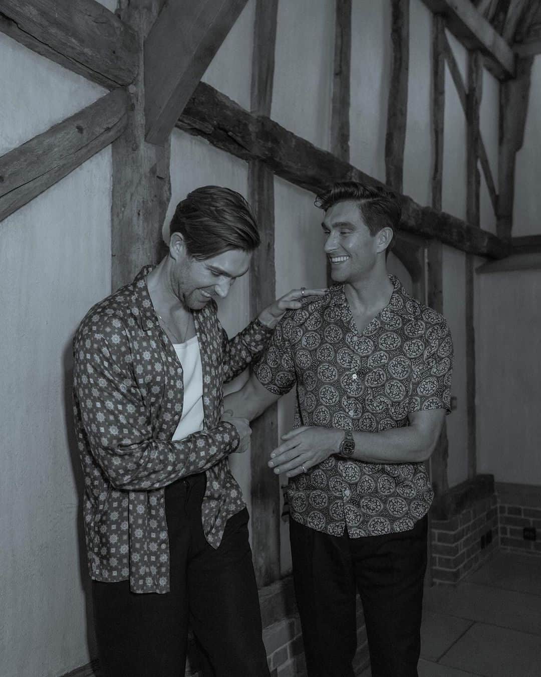 オールセインツのインスタグラム：「Twins be twinning.  @williamjwade in the Ozymandias Medallion Shirt and @henryjwade in the Emblem Shirt (past season).」