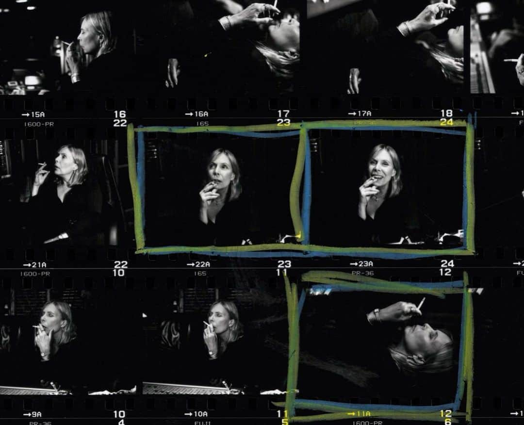メアリー・マッカートニーさんのインスタグラム写真 - (メアリー・マッカートニーInstagram)「In 2001, my friend @msallisonanders asked me if I would go to Lyndhurst Hall recording studios to observe and  take photographs while Joni Mitchell was recording there. It was an absolute privilege to watch her process. What am incredible artist. Happy birthday @jonimitchell x Mary」11月8日 5時31分 - marymccartney