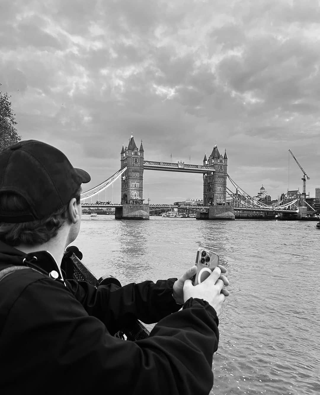 jotipolizoakisのインスタグラム：「london 🫶🏽」