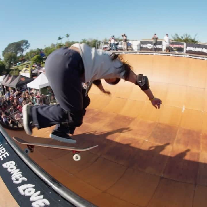 小川希花のインスタグラム：「My angle of KiKis best trick @exposureskate @kihanaogawa looked at me from across the ramp and said to me she’s going to land it so I immediately crossed over to the other side and sure enough she makes the one I filmed!」