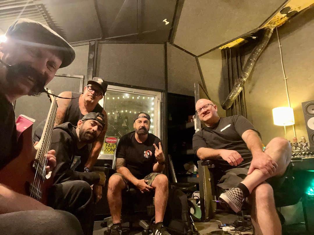 Zebraheadさんのインスタグラム写真 - (ZebraheadInstagram)「Day two in the studio with @paulminer ! The tunes are being cranked out!  #zebrahead #buzzbomb」11月8日 5時36分 - zebraheadofficial