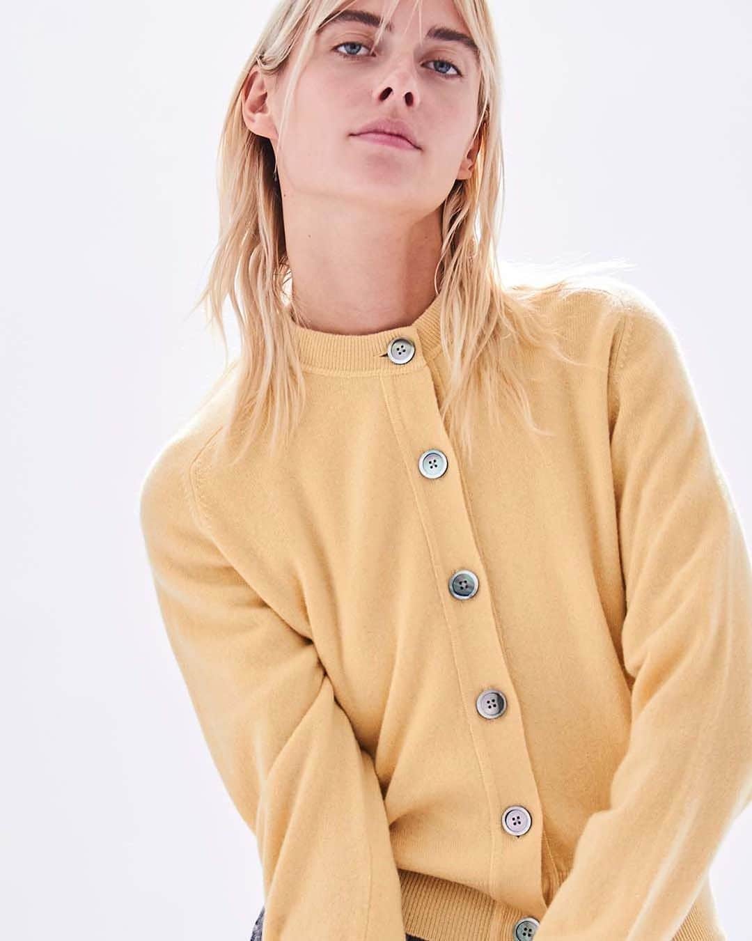 デミリーのインスタグラム：「Gwen—one of our bestselling silhouettes reimagines in luxe cashmere as part of our Signature Cashmere collection. Gwen is lightweight enough to be worn as a cardigan or a top.」