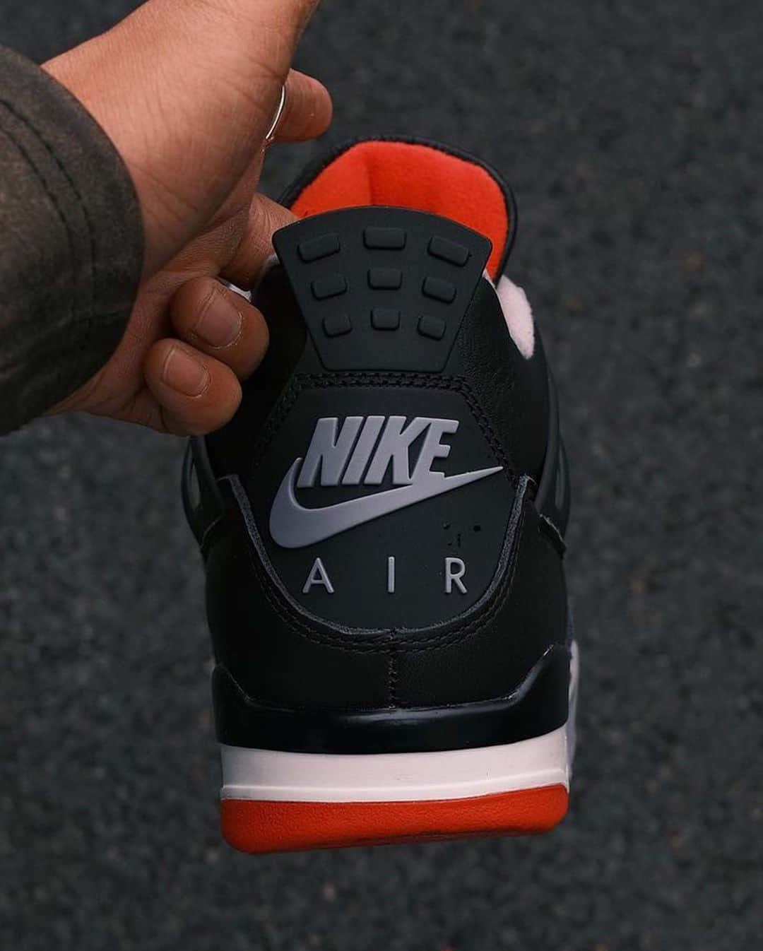 Sneaker News x Jordans Dailyさんのインスタグラム写真 - (Sneaker News x Jordans DailyInstagram)「Close-Up with the Air Jordan 4 "Bred Reimagined"⁠  Releasing Feb. 17th, 2024. Tap the link in the bio for more details + a closer look!」11月8日 5時47分 - jordansdaily