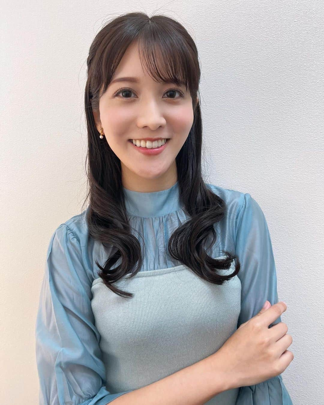 石川彩夏さんのインスタグラム写真 - (石川彩夏Instagram)「グリーンチャンネル｢先週の結果分析II｣  ブリーダーズカップ、4つの重賞レース、タイム分析のコーナーなどなとなど☺️ 盛りだくさんの内容✨️  今開催の解説♪競馬エイトの津田照之です☺️  再放送や配信もありますので、是非ご覧下さい〜☺️  2枚目の写真は、前回の写真コーナーのソダシ‎でしたっ🤍  衣装： #LAGUNAMOON #ラグナムーン で自前のお洋服です👗」11月7日 20時57分 - ayaka0711zi