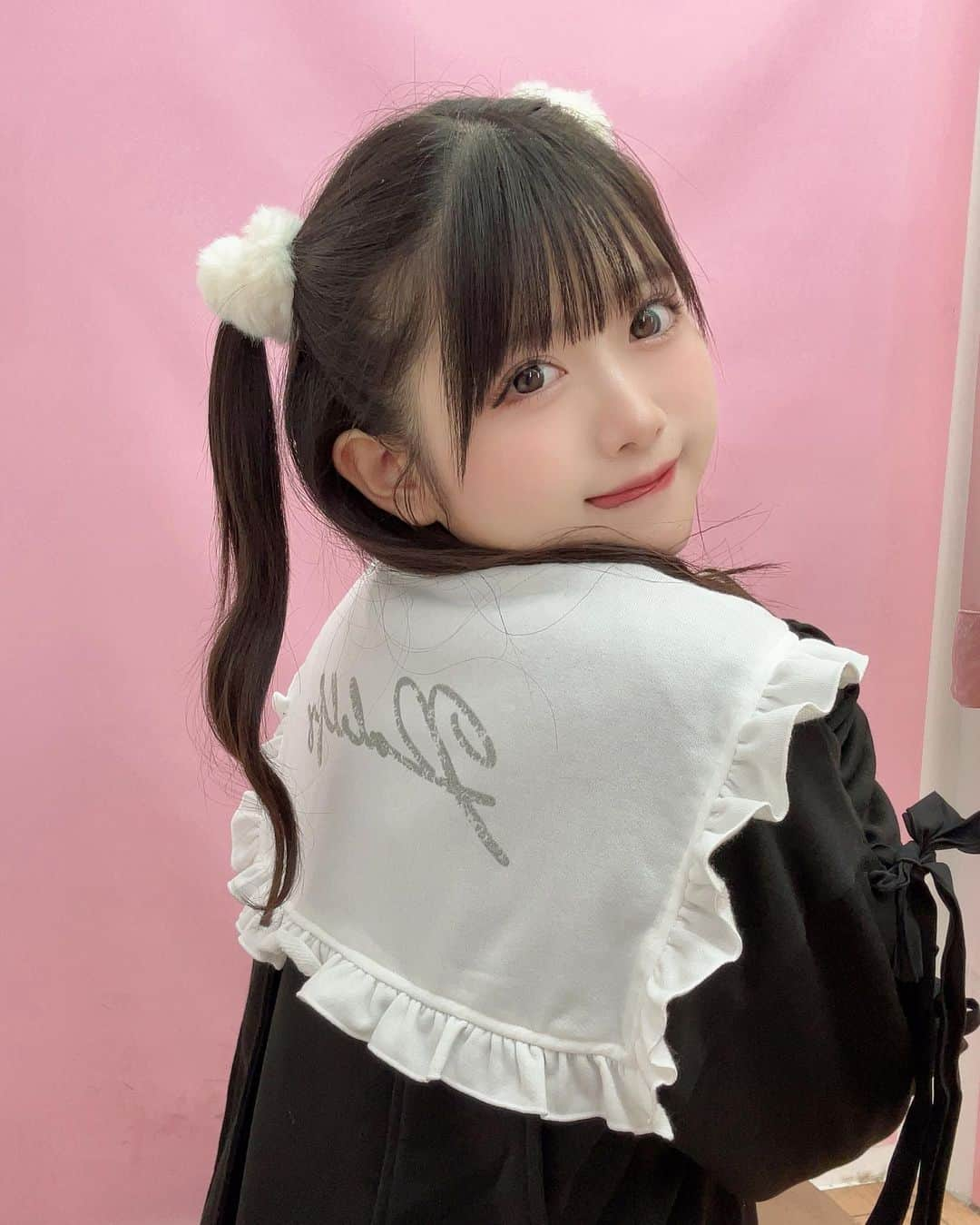 原田珠々華のインスタグラム：「🩶🖤  このうさみみパーカーかわいい🐰♡  地雷系も似合う？🥺💭  #palelfy#パルエルフィー#palelfy_pr #パルコーデ#pr  #虹のコンキスタドール  #虹コン  #黒髪  #黒髪女子 #japanese  #japanesegirl  #japaneseidol  #girl #idol  #ミディアムヘア  #地下アイドル #偶像  #偶像练习生  #雰囲気好きな人いいね  #いいね返し  #地雷系 #地雷系女子 #うさみみ」